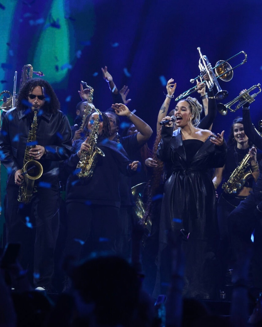 the other week, our editors had an incredible time attending the 45th @brits, british music’s big night out. the night consisted of hilarious bits (shoutout to @jackwhitehall), show stealing performances and big wins.
read about it all in our music editor’s review of the night in a new article, live now.
photography on slide one by jm enternational.