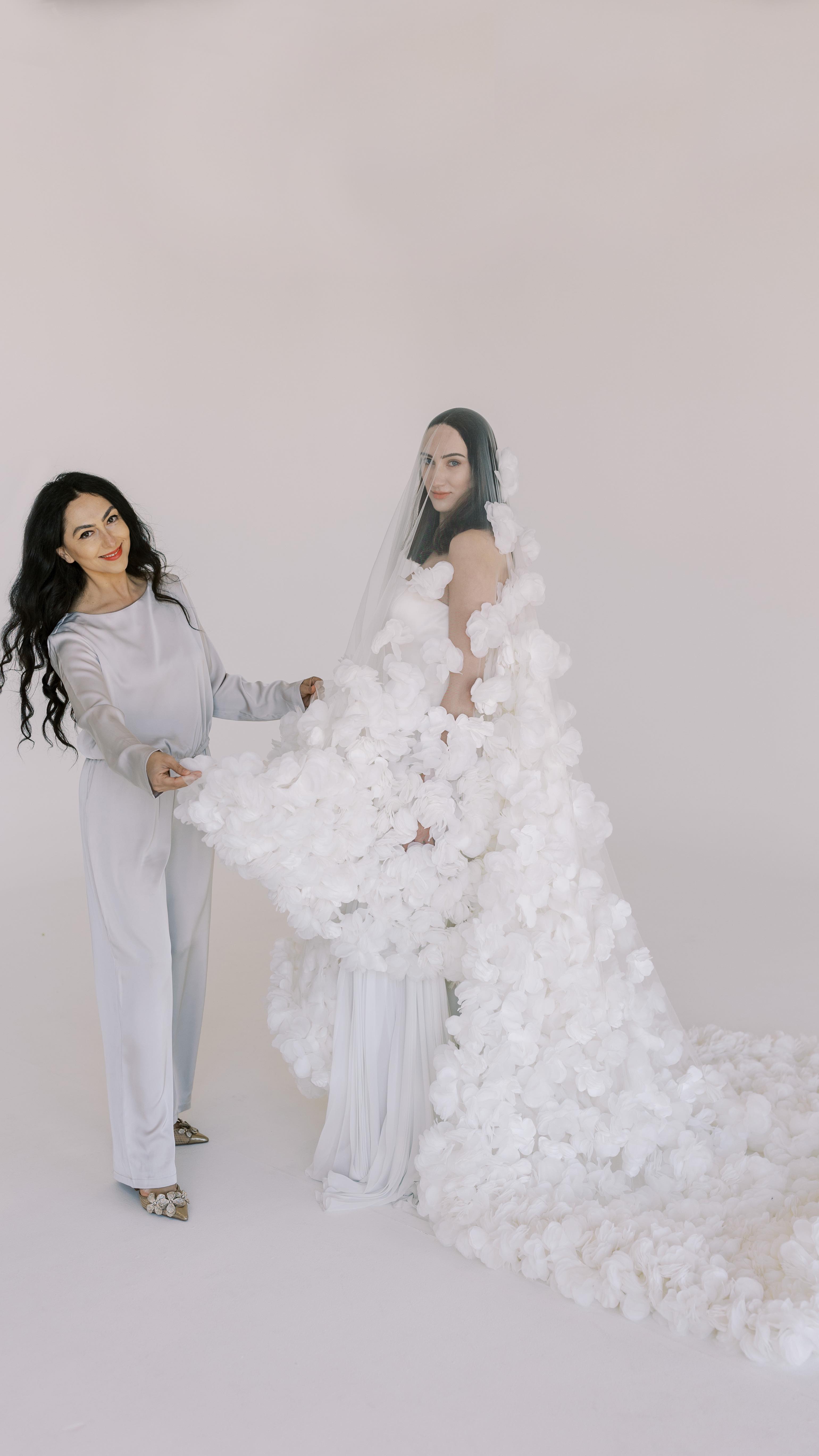 Words straight from my heart. Find what you love and give it your all 💗
BTS & 📷by the amazing @danielle_honea 💗
@avenuetwelve
@_mdlevents_
@nataliabyoung
@jessica.avenuetwelve
.
.
.
#marehcouturebridal #marehcouturebride #marehcouturebrides #bridalfashion #couturefashion #weddingdress #bestbridalstoreinslo #downtownslo ’s