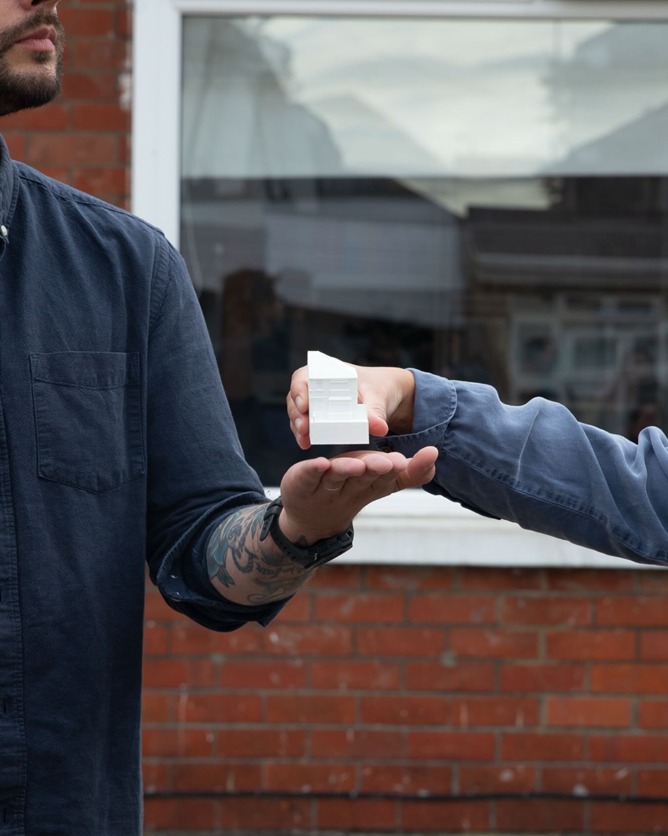 A few weeks back we posted a lovely testimonial for one of our first models. The cosy end terrace is the first home of this couple, and they were happy to have this tiny trinket to commemorate. #firsthome #tinyhouse #unusualgifts