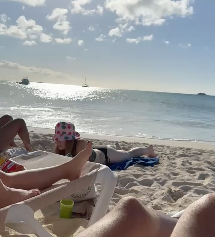 We work hard, play hard, beach hard.
Some moments from a job in Antigua freelancing for @britlynsimonefloral ♥️