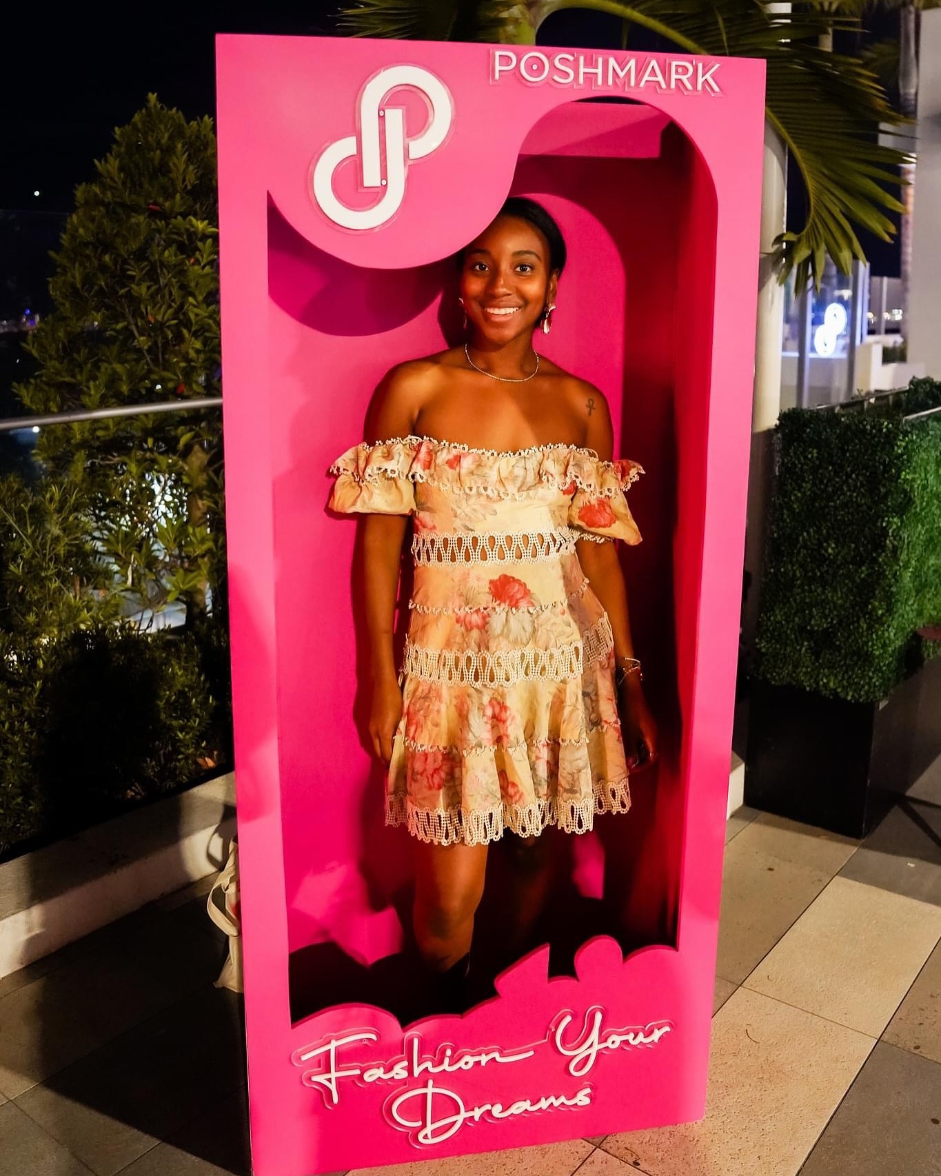 When youโre a @poshmark girl!
Custom Barbie Box photo op is always a hit! ๐๐ท๐ชฉโจ