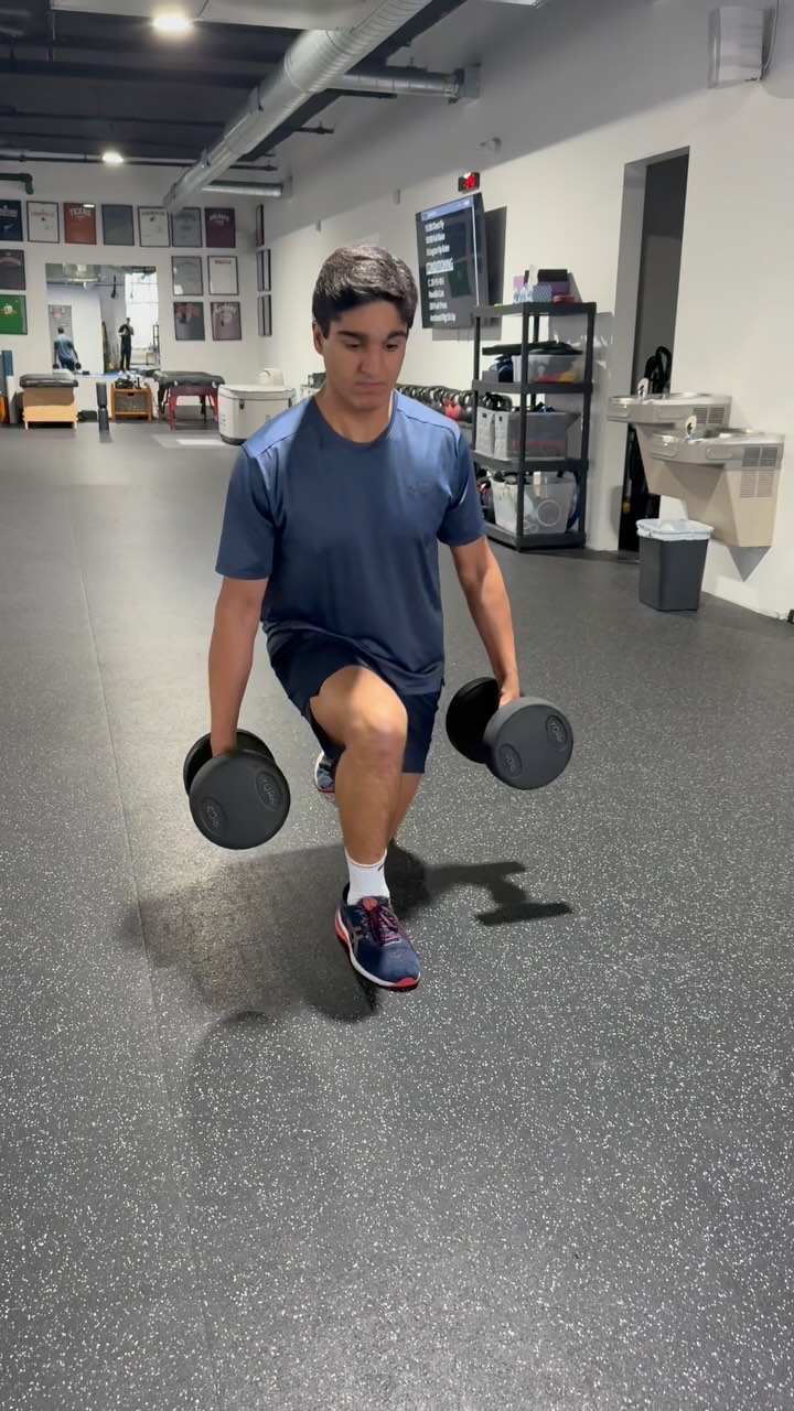 🔥 Pre-Season Work
Darien High School’s tennis player @rithikmelwani08 putting in the WORK 💪 with strength training just two weeks before the season starts! Stronger serves, faster footwork, and more endurance = a winning season ahead. 🏆
👊 Ready to take your game to the next level? DM us to book your strength & conditioning sessions today! 🚀
#TennisTraining #AthletePerformance #StrengthTraining #DarienTennis #TennisWorkout #SportsPerformance #TrainSmart #PreSeasonTraining #HighSchoolAthlete #AthleteLife #Conditioning #CourtReady #TennisFitness #AthleticTraining