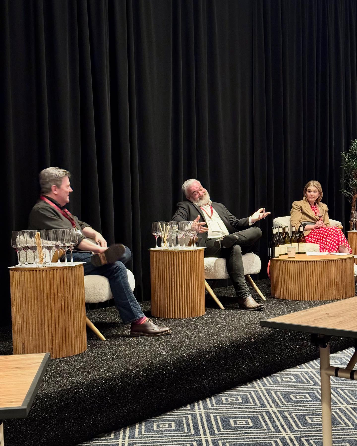 Complexity, power and elegance of Volnay shown through 7 Premier Crus from the 2018 vintage. @domaine.nicolas_rossignol range is remarkable in a tricky vintage. Nico’s independent spirit, colorful emphatic interjections (Abalah Eu..) and of course knowledge and experience was really delightful to watch thanks to the outstanding panelists : Ray and Carlin.
Thank you @ben.kephart and @melissa_foskey for making this possible.