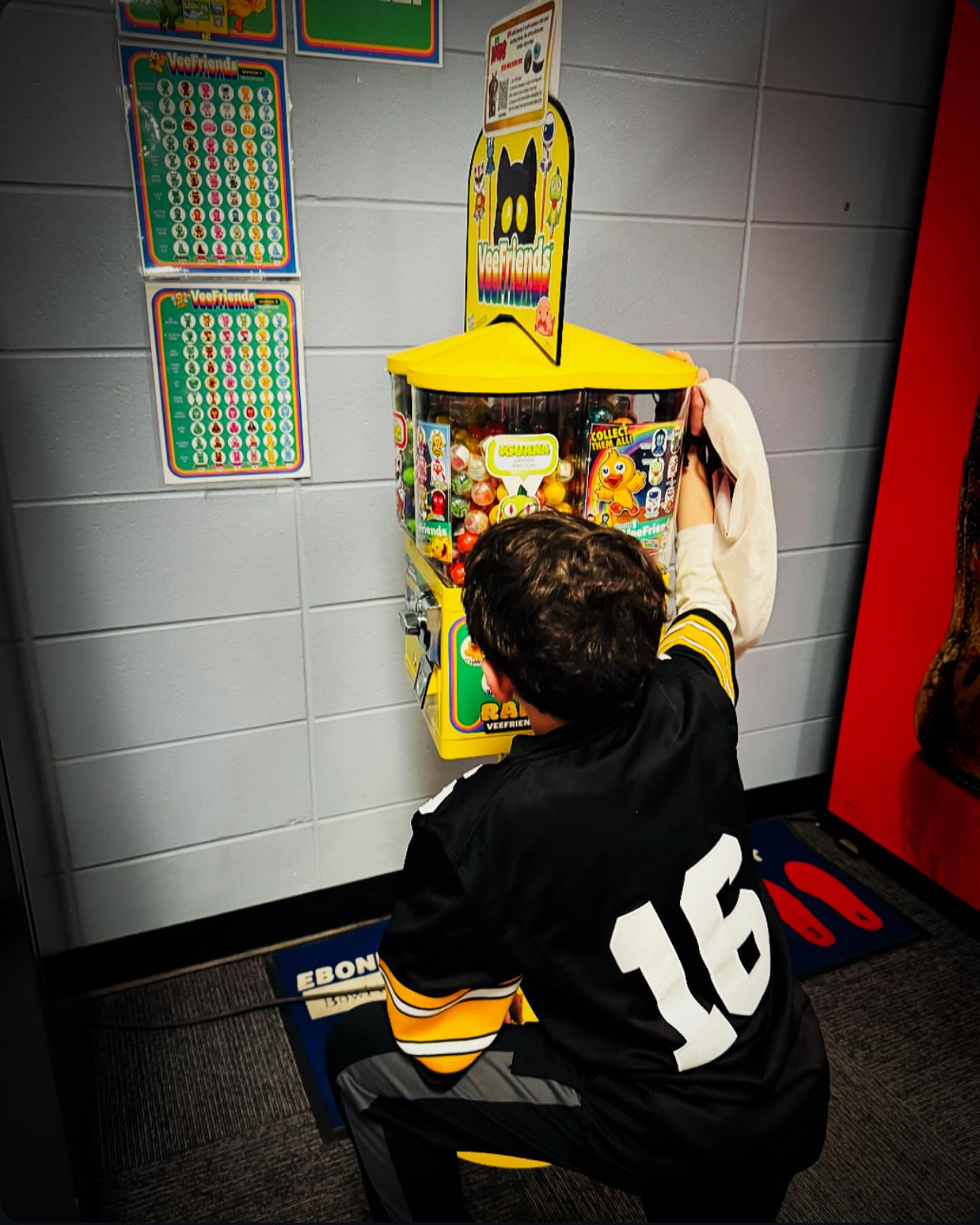 This is VeeFriends.
#VFMinis #LOUDVending