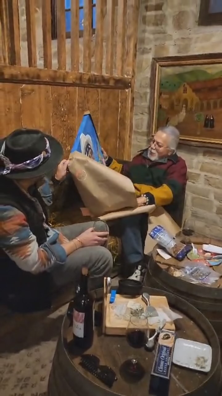 Channeling the electrifying energy of @brunomars in my latest piece, "Uptown Funk"! This piece captures the bold, high-energy vibe of Bruno and this hit song. Made for a special fan, Happy Birthday Pops!! 💜🎂🎉🥃
#uptownfunk #brunomars #art #artbydmos