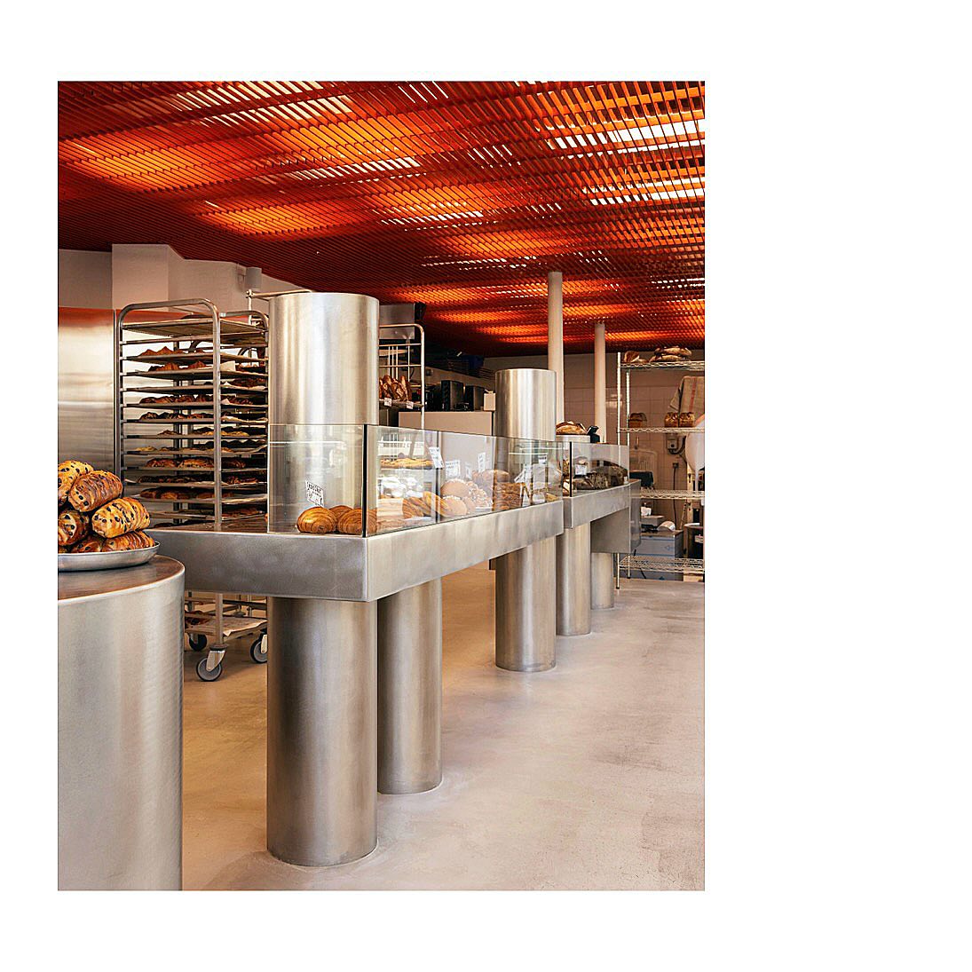 Projet Union - Pose d’un faux plafond métal laqué www.costaudrenovation.com