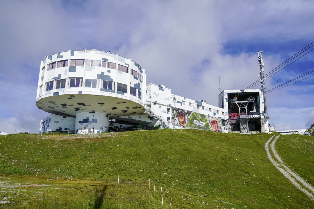 Summer in the Alps is coming, who’s showing up? 🌞🏔️
A lot of lifts keep running in the summer, the trails stay busy, and those postcard-worthy views? Still the same, just with more sunshine. Every summer, the mountains turn into a playground for hikers and everyone looking for a little escape.
And just like in winter, there’s plenty of room for brands to be part of it all.
The question is, who’s making the most of it this time? 🚠✨
#outdoormedia #oohadvertising #marketing #ooh #oohcampaign #summercampaigns
