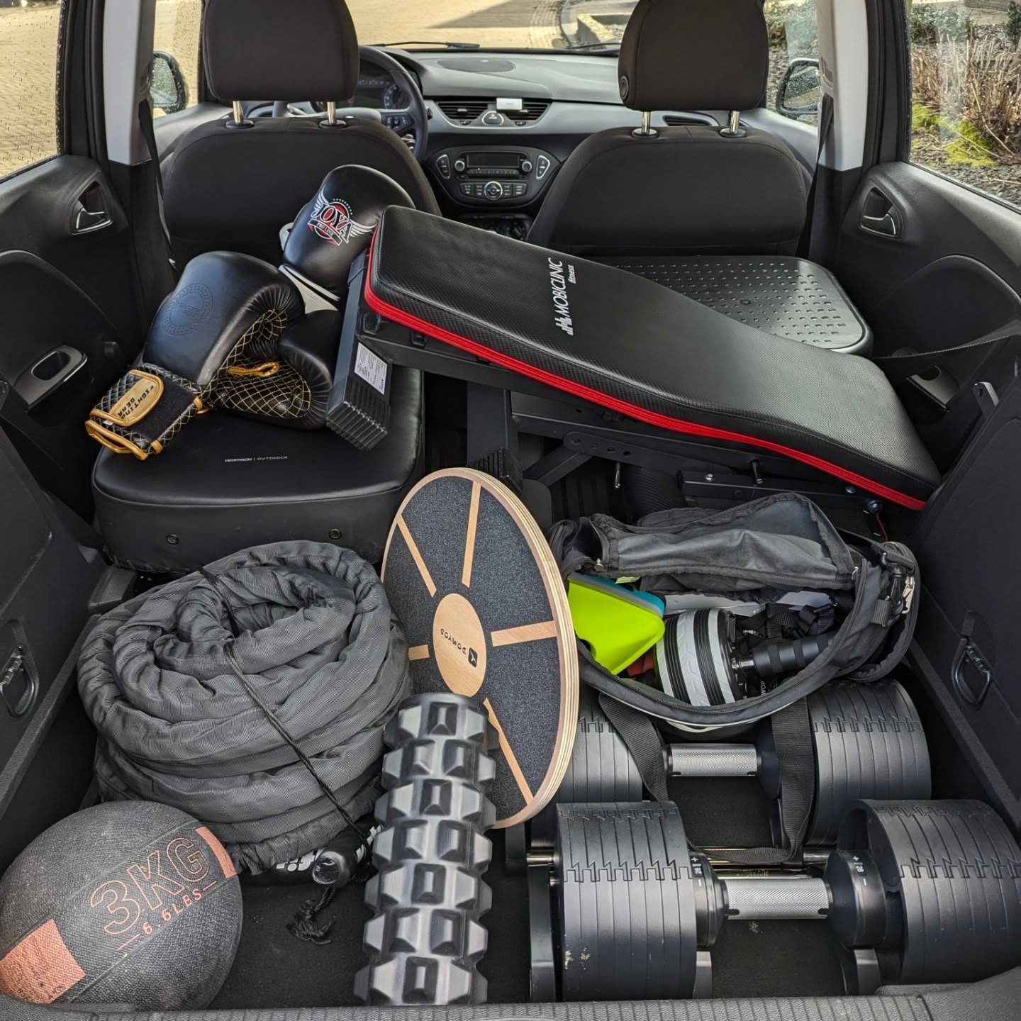 Fitness training aan huis! 🏠
Wil je fitter worden voor de zomer maar wil je niet steeds naar de sportschool, ik kom met mijn inboedel naar u toe om je binnen of buiten te trainen 🔥