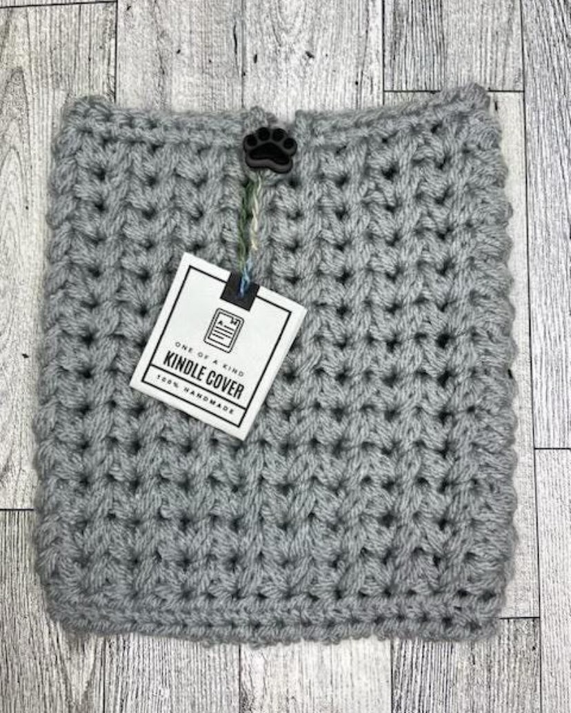 If you take your kindle or ereader with you on the go then you need to check out these kindle sleeves in my Etsy shop. Each sleeve has a fun button to keep you smiling and your ereader safe inside. Multiple colors available.
Looking for a specific color and don’t see It? Message me and I’d love to work with you!
https://encydesigns.etsy.com/listing/1838379533
#KindleUnlimited #booklover #kindlesleeve #kindlecover #ereader #romantasy #thrillerbooks