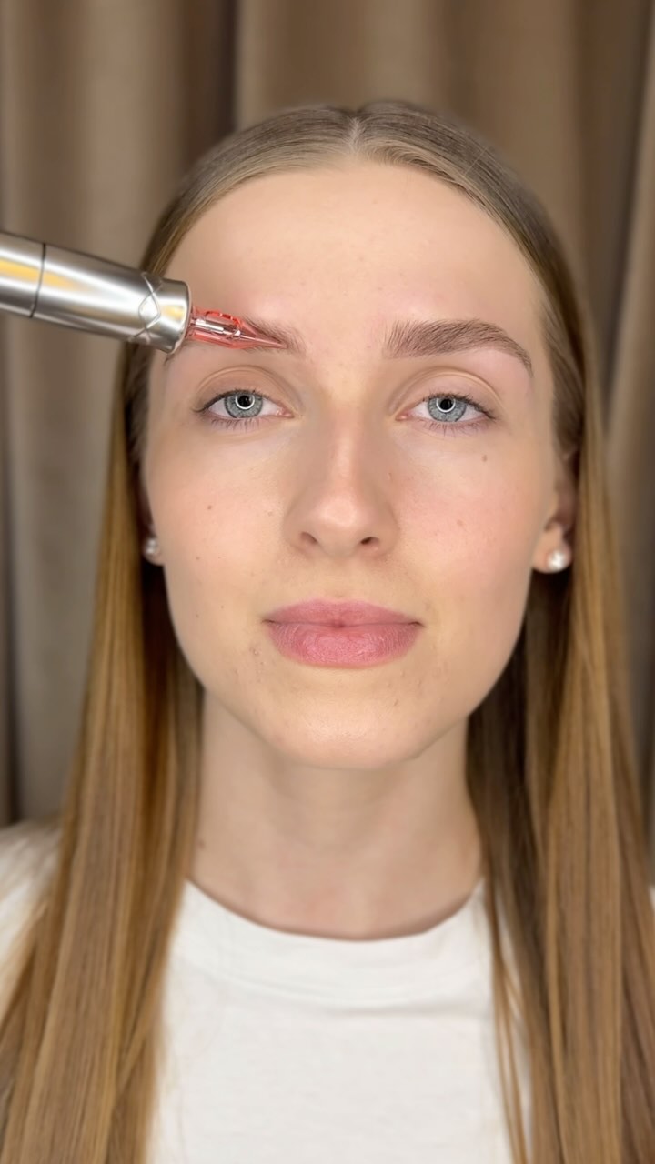 ✨😏 Prieš, per ir po antakių permanentinio makiažo procedūros mūsų klinikoje @ilgalaikio_grozio_klinika . #antakiupermanentinismakiazas