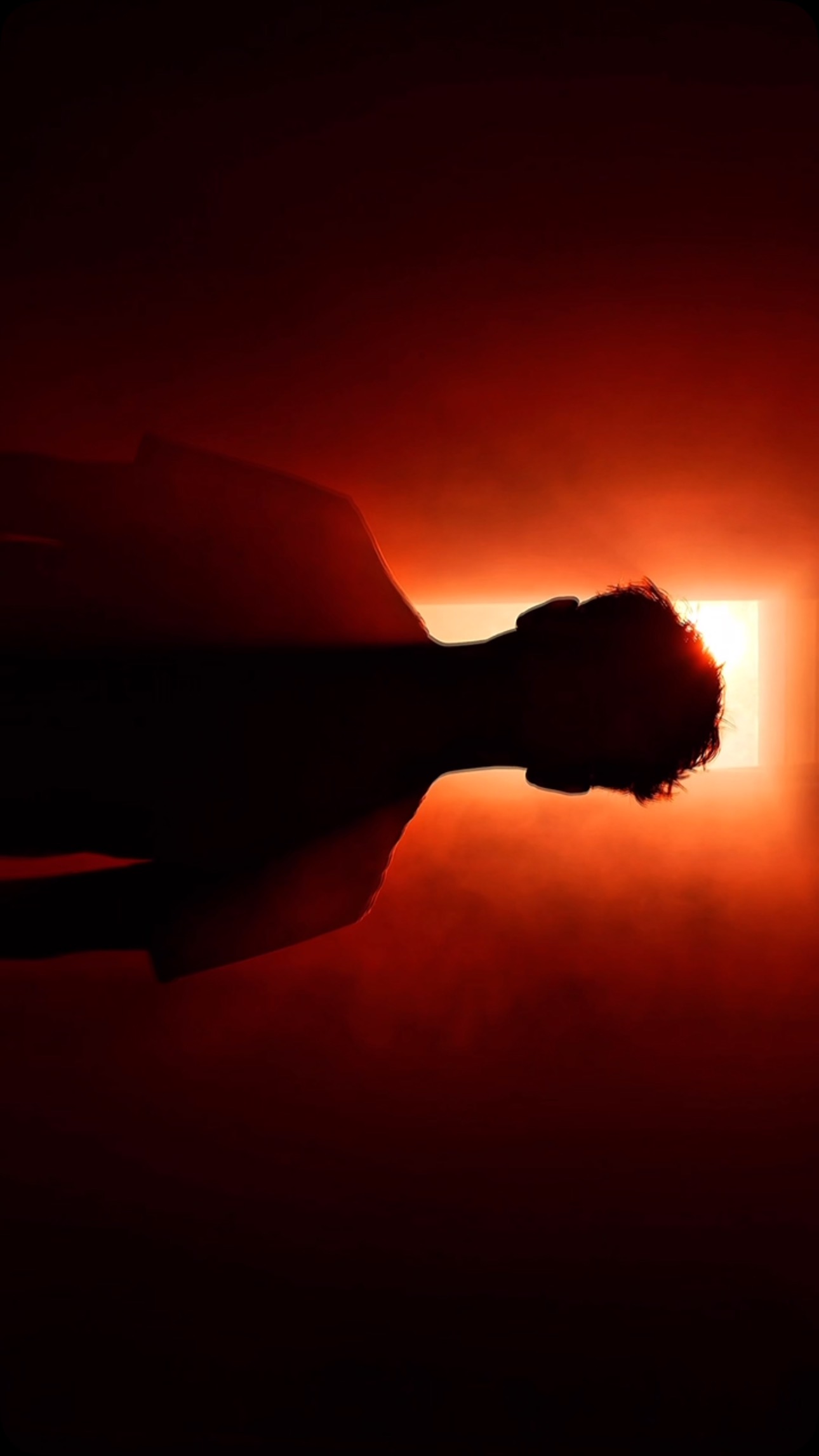 Here is one of my favourite uses of light to silhouette a subject,
Straight back from behind and a vague hazed outline of the person.
It's almost as though they stepped out of hope as they face us, and that the future lies behind them.
I am honestly in awe of this lighting
#Cinematography #CinematicShots #FilmAesthetic #CinematicLook #FilmmakingTips #VisualStorytelling #Anamorphic