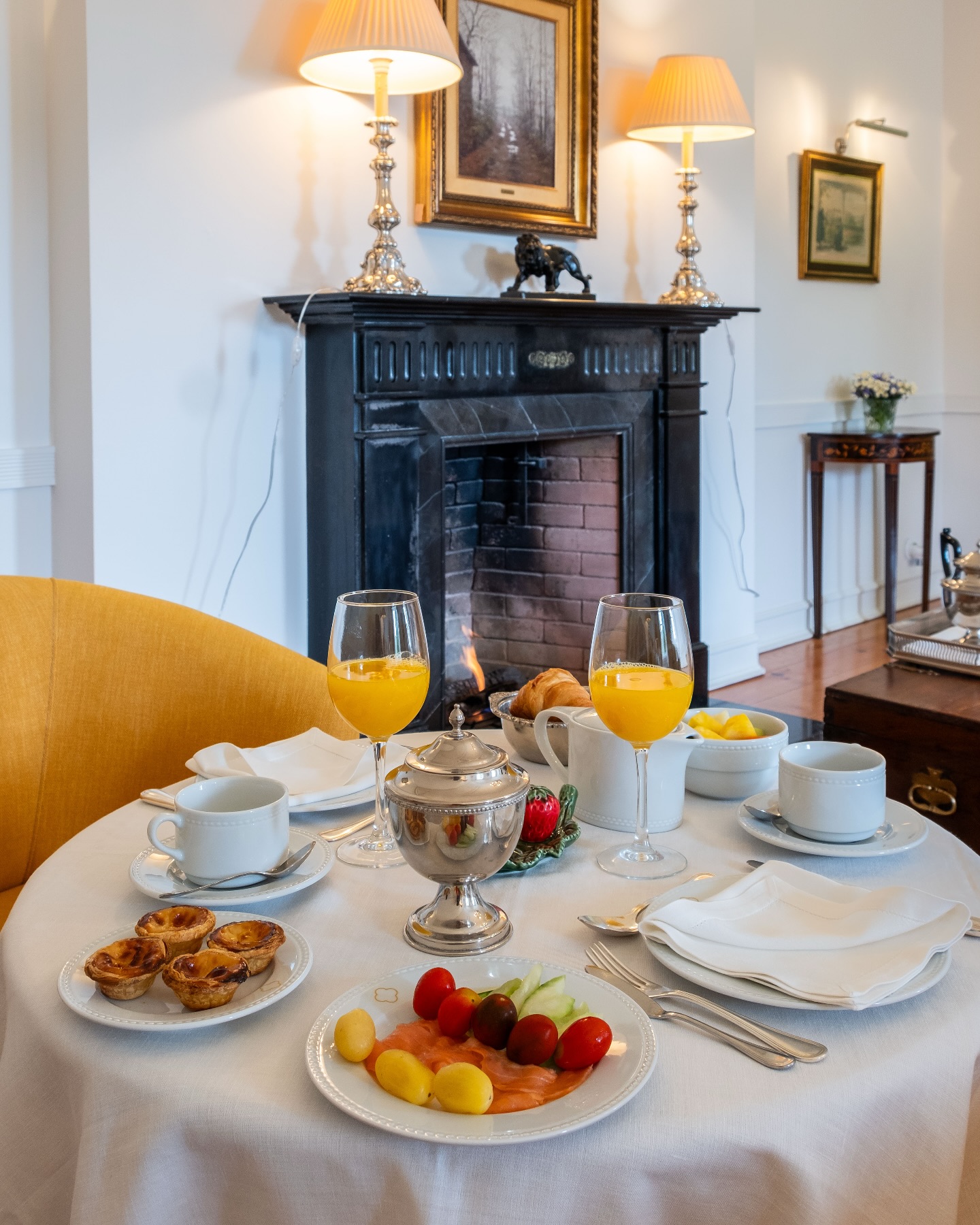 Un réveil tout en douceur à l’Hotel Casa Palmela
Quoi de mieux que de commencer la journée avec un petit-déjeuner en chambre, confortablement installé dans une suite ?
Au menu : des produits frais du potager et les incontournables pastéis de nata, pour une touche gourmande typiquement portugaise.
Un moment de détente et de plaisir au cœur d’un cadre naturel préservé.
Une expérience à offrir aux voyageurs en quête d’authenticité et de sérénité.
#CasaPalmela #PetitDéjeunerParfait #SlowTravel #slh #smallluxuryhotels #portugal #arrabida #luxuryhotel