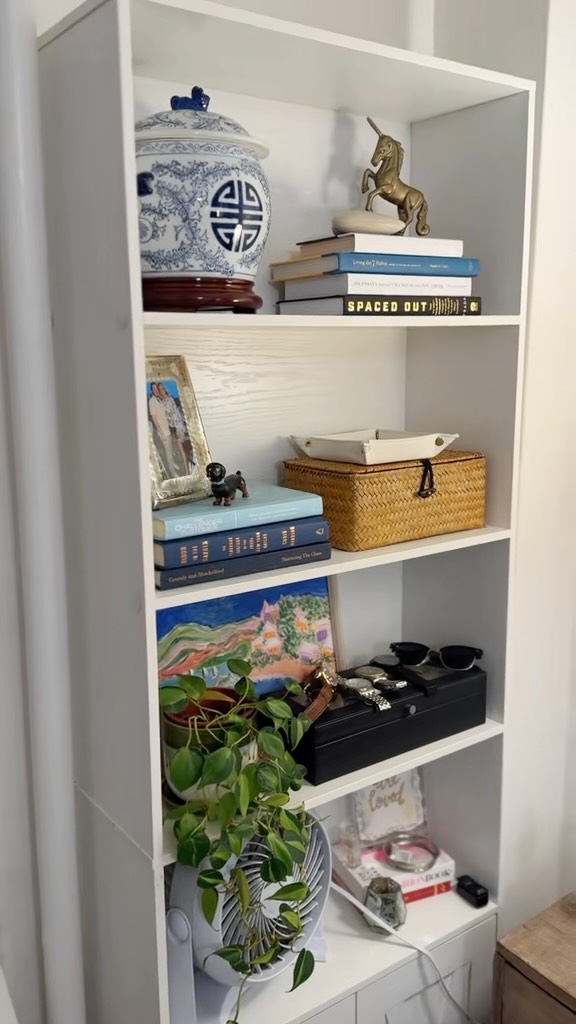 Updating my bookshelf! What do we think??
Any suggestions??
#interiordesign #nyc #bookshelftour #bookshelf #homestyling #creatorsearchinsights #apartmentdecor
#nycapartment