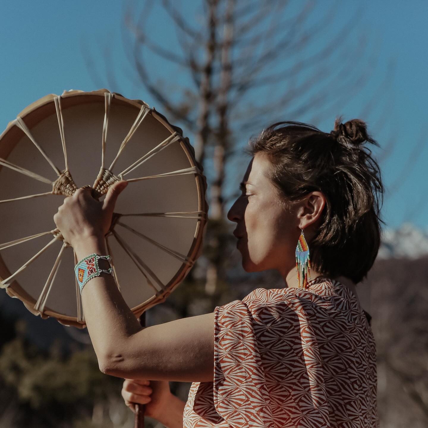 R E M E M B E R
Y O U R
R H Y T H M : g u i d e s
Amber Dubinsky @amber_dubinsky
Melinda Kühn @we_are__nature
Courtenay Mastain @mytreeyoga
A M B E R : Movement Medicine Teacher in Training, on the Divine Feminie Path, Life Questress, Ritualist, Educational Format Creatrix & Master Degree in Business
M E L I N D A : devotional artist. in dedication to our nature. creatrix. wisdom keeper of birthing life into life. mother and doula of ritual drums with a star and their medicine.
C O U R T E N A Y : embodied guidance on the Yogic path for women seeking to experience and integrate radical transformation into their lives.
Each bringing our unique gifts to create a potent circle and safe space to be wholly your self. Join us Wednesday, March 12 @ 5 pm here, LIVE, to get to know us and our gifts, ask questions, and connect!
#rememberyourrhythm
#yestoyourself
#drumbirthing
#drumbirth
#womenretreat
#empoweredwomen
#womendrummers
#drumcircle
#drumretreat
#guides
#womentogether