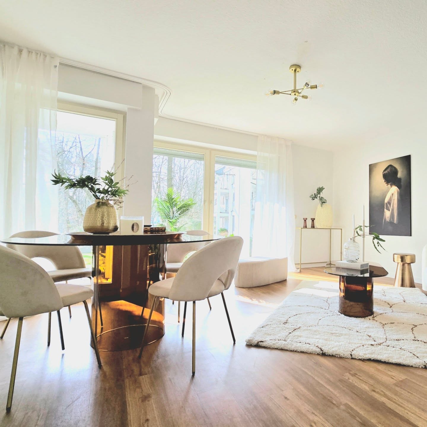 Geborgenheit und Wärme!💛💛
Zu dieser schönen 3-Zimmer-Wohnung in Bonn
gibt es ganz viele Bäume und Vogelgezwitscher gratis dazu!🌳🪻🐦☀️
#homestaging #homestagingprofessional
#Immobilien #immobilienverkauf ##immobilienmarketing #immopreneur #immocation