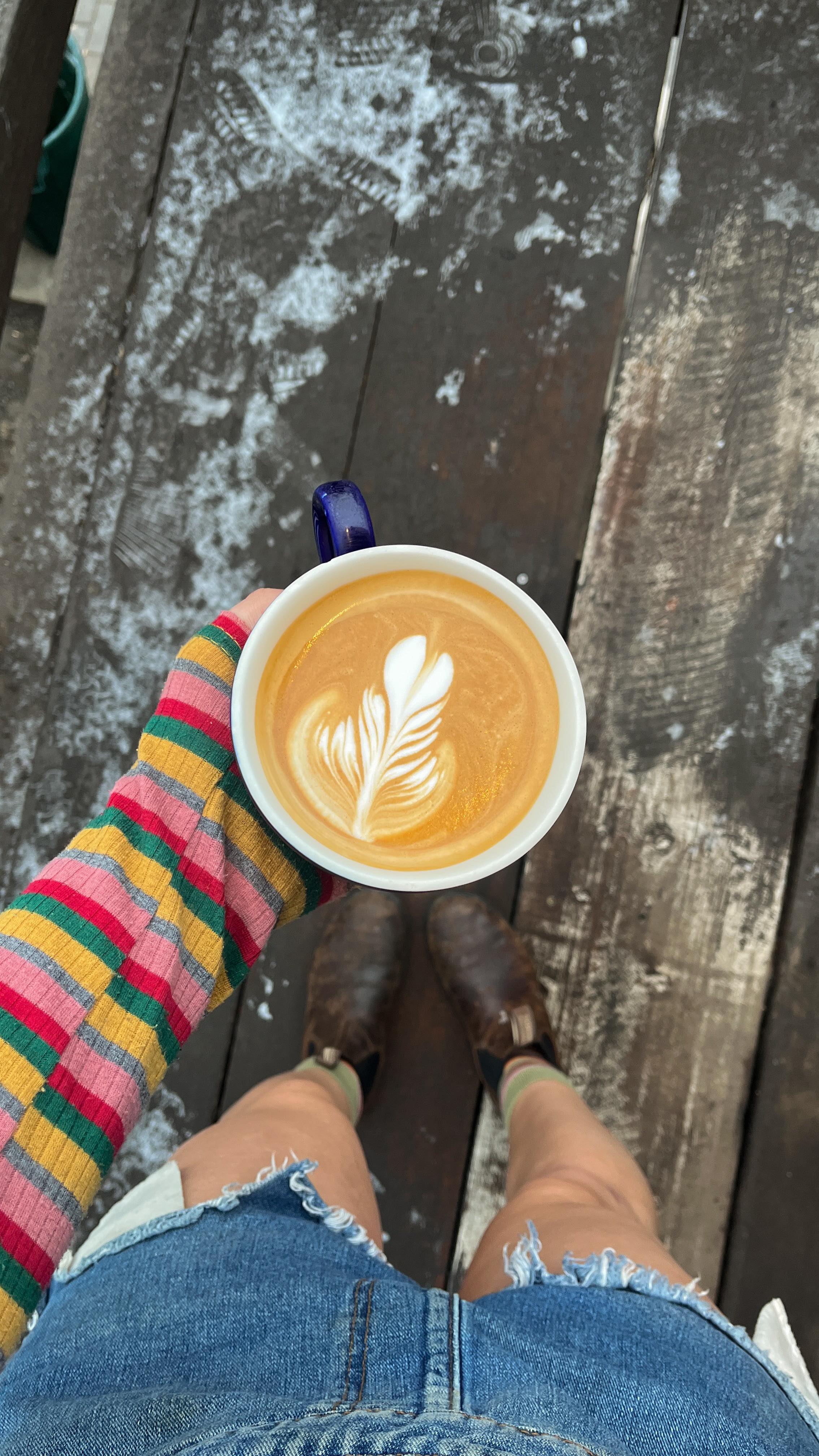 Who has the best music? Vote in the comments ⬇️
•
•
In video - @stellatrojanowski @gaia.bachar
•
•
•
•
•
#foodservice #serving #coffeeshop #coffeeshoplife #colorado #music #musictaste #vibes #flowspace #localcoffeeshop #smallbusiness