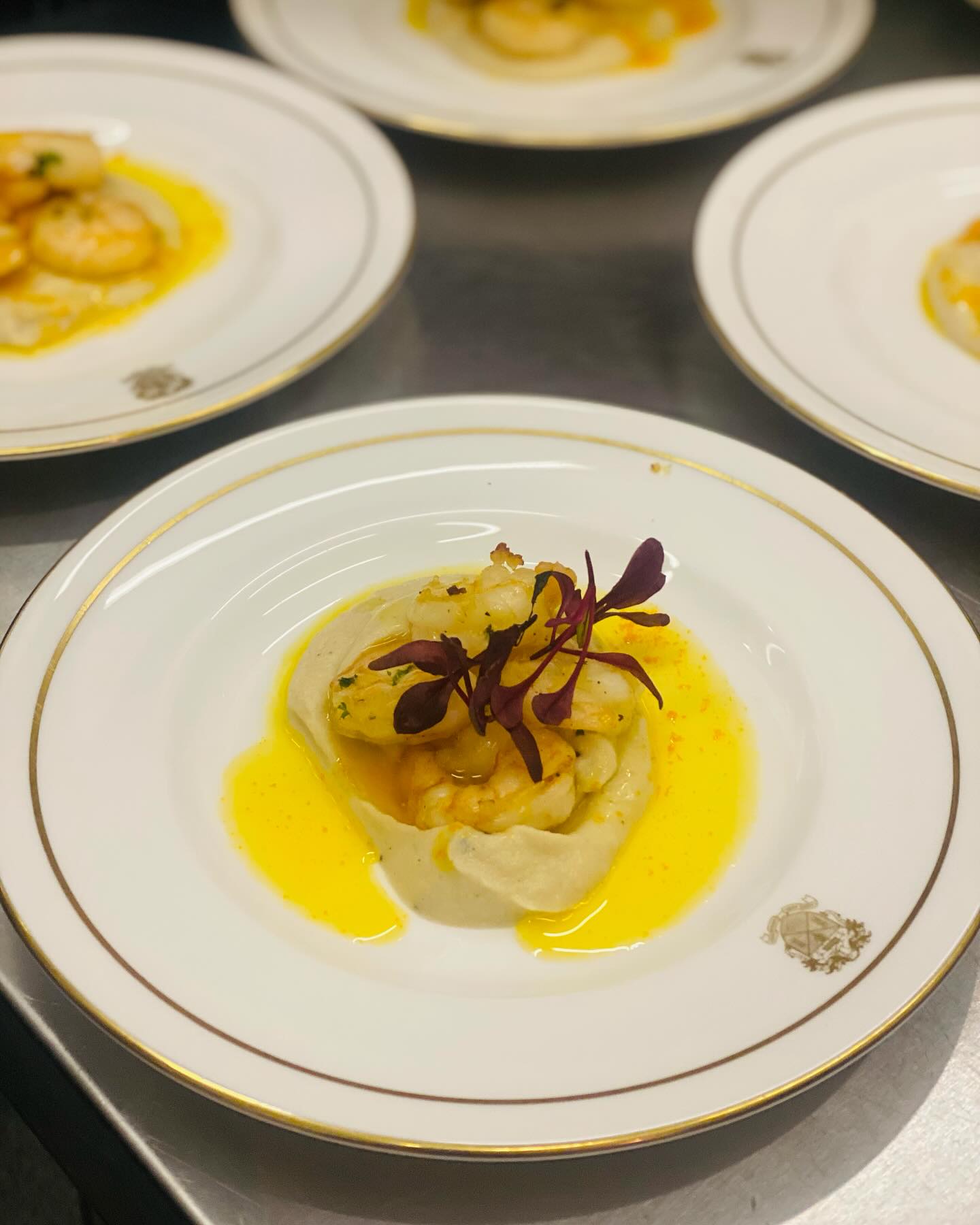 Beautiful 7 course dinner at @tuckershall on Friday!
#privatedining #courtandlivery #bespokemenu #sustainablefood #sustainabledining #organicfood #biodynamicwine @naturalgrowthwine @fordmorefarmshop @fishes_exeter @forest_produce @countrycheeses