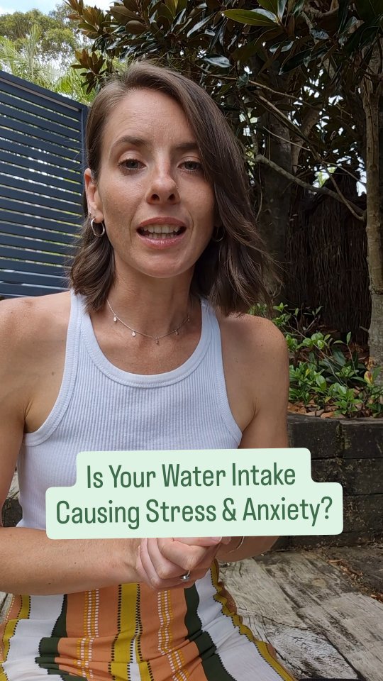 Proper hydration is essential for maintaining kidney and adrenal function, yet both dehydration and overhydration can be harmful.
In Ayurveda, consuming between 1.5 to 2.5 litres of water daily supports optimal kidney function.
When water intake is insufficient, the kidneys become undernourished, leading to adrenal depletion and hormonal imbalances.
Conversely, excessive water intake (over 2-2.5L) forces the kidneys into overdrive, leading to adrenal fatigue and electrolyte imbalances.
To support your endocrine system, sip warm or room-temperature water throughout the day rather than chugging large amounts at once.
Balance is key!
Want to learn how Ayurvedic hydration principles can support your health?
DM me to find out more!