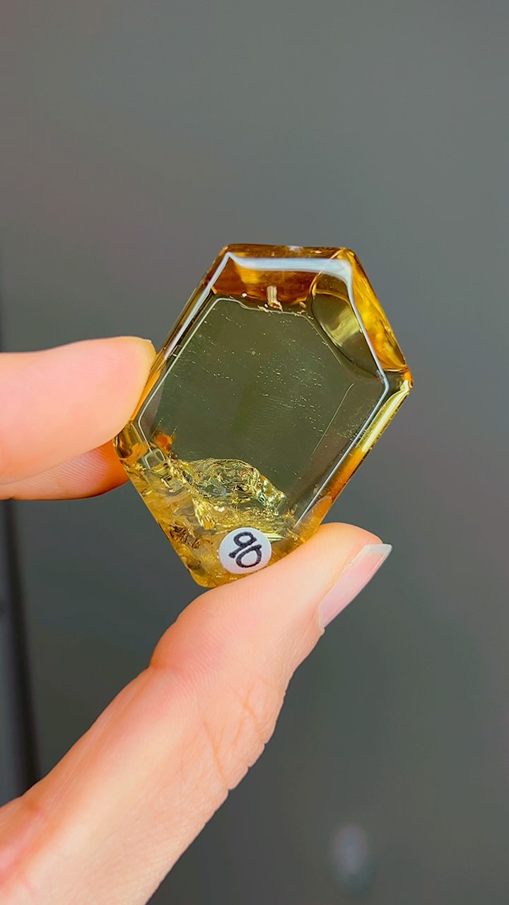 ✨Citrine!✨
Palms, Spheres and Mini Hexagons. All in my favorite way, honey style!
All available to claim on my sales page @shopamorstones
#citrine #citrinequartz #naturalcitrine #braziliancitrine #citrinesphere #citrinetower #citrinecollections #crystals #supportsmallbusiness #crystalsforsale #crystalsforbeginners #crystalcollection #crystalsforhealing #crystallove #crystallover #crystalhealing #healingwithcrystals #beginnercrystals #crystalcollector