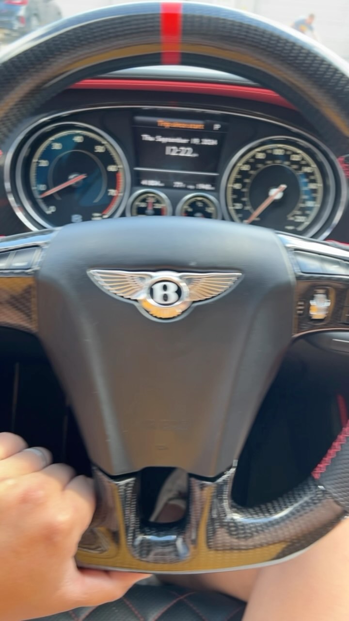 Carbon Fiber (CF) 🖤
#bentley #bentleycontinentalgt #bentleypittsburgh #bentleygoldcoast #carporn #carbonfiber #cf #carbonfiberlove #transformationtuesday #tuesdaythoughts #speedytuesday #continentalgt #carstagram #luxurycars #luxurylifestyle #sexy #ap #audemarspiguet #apro #royaloak #watchporn #wristporn