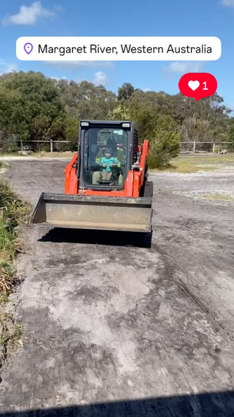 🚨 Family, Dirt & Good Times – The Flow Earthworks Way ✅
Nothing beats a day at home with the Posi-Track, my little sidekick Luca, and our four-legged supervisor Paco 🐶. At Flow Earthworks, we’re more than just a business—we’re a local, family-owned team that takes pride in every job we do.
From driveways to site prep, we bring quality, experience, and a personal touch to every project 🙌.
🌐 www.flowearthworks.com.au
#FlowEarthworks #FamilyBusiness #Earthmoving #PosiTrack #DirtLife #kubota