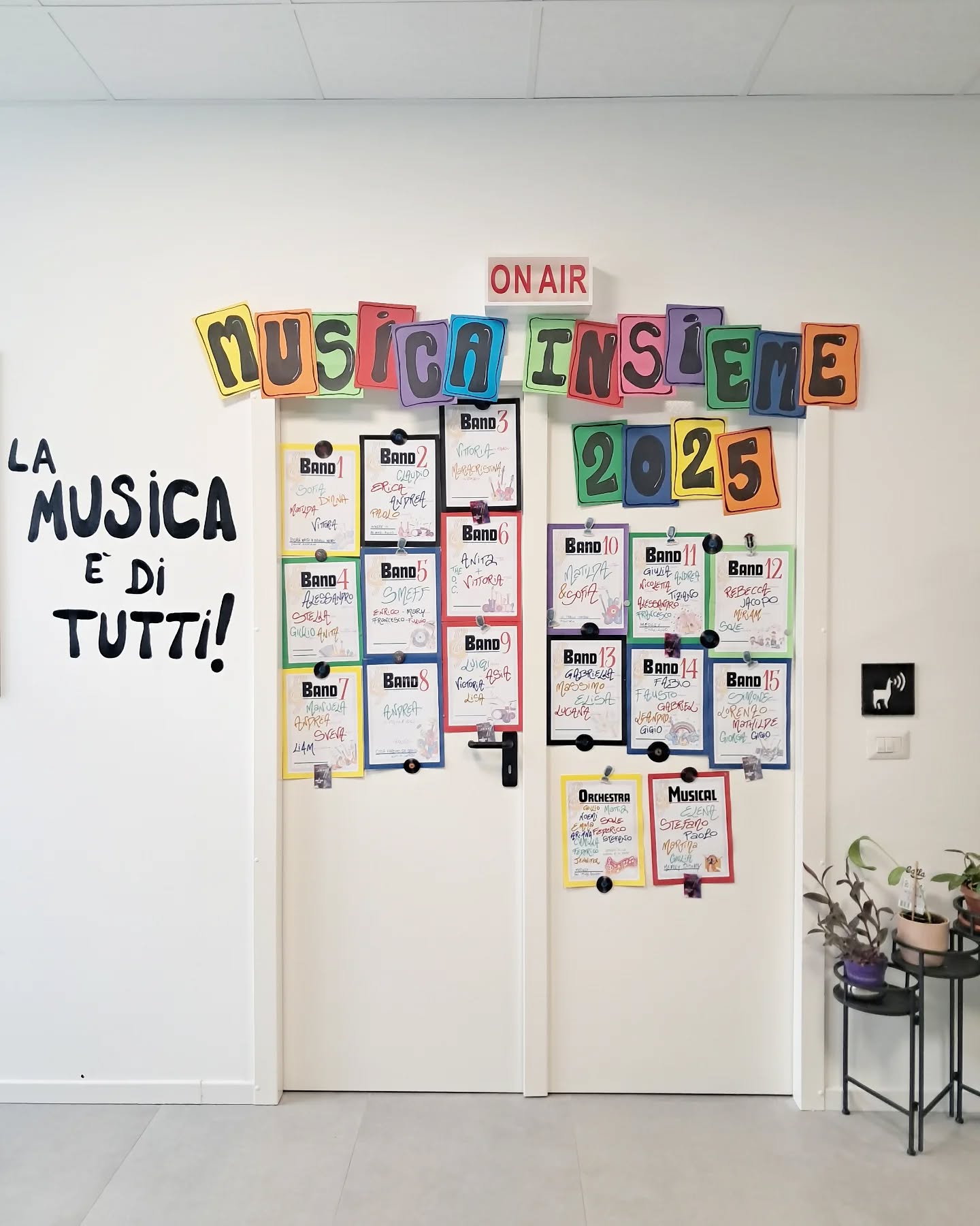 Musica insieme 2025!
Un appuntamento di cui non si può fare più a meno!
Non la solita classe di musica d'insieme,
Ma un vero e proprio percorso di vita in una band!
Dalla scelta della canzone, alle prove, al palco!
Il 7 giugno e il 14 giugno esibizioni finali alla casa nel parco!