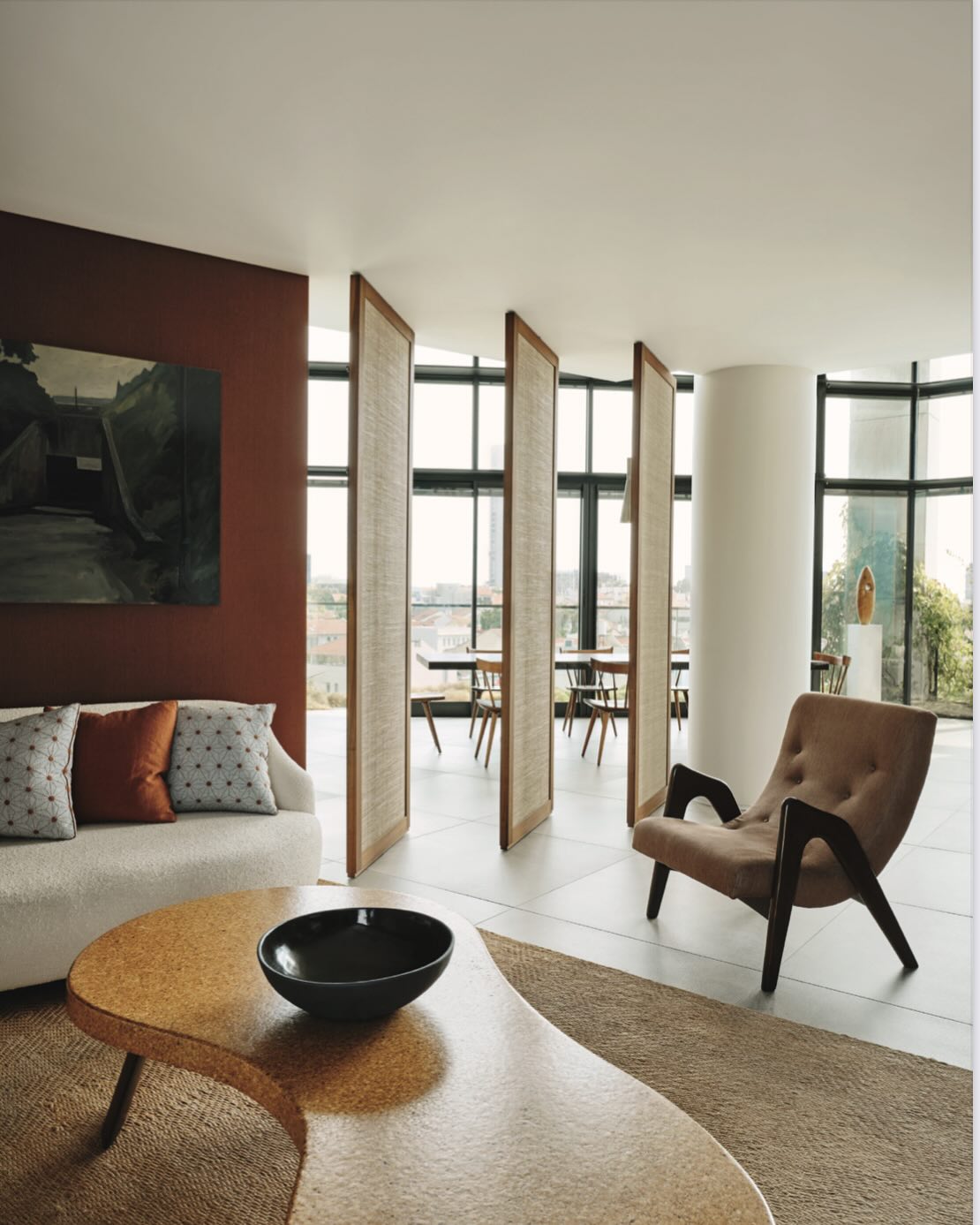 Unexpectedly modern, yet still Veere Grenney Associates. A blend of city and sea, captured beautifully in the latest @houseandgardenuk feature.
Thank you @mrdavidnicholls @hattabyng @horwoodphoto