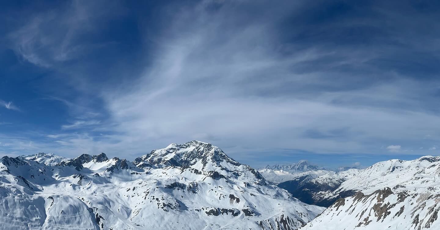 mountain mesmerised
strong
still
spacious
solid
quiet
inspiring
presence
confident
grounded
awe inspiring
what a thing it is
to be amongst these great ones
quite magic
thank you mountain
for all that you are
here’s to being more mountain
⛰️ 💚 🏔️
#nature #natureconnection #ecotherapy #ecopsychology #mountains #still