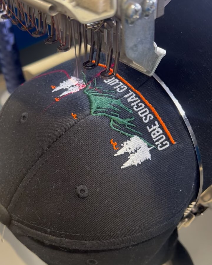 Was so happy with this cap for @cubebarbersbingley it turned out so good!
—> swipe for final result
.
.
#cap #embroidery #embroiderymachine #caps #capembroidery #decorators #garmentdecoration #silkscreen #screenprinters #bingley