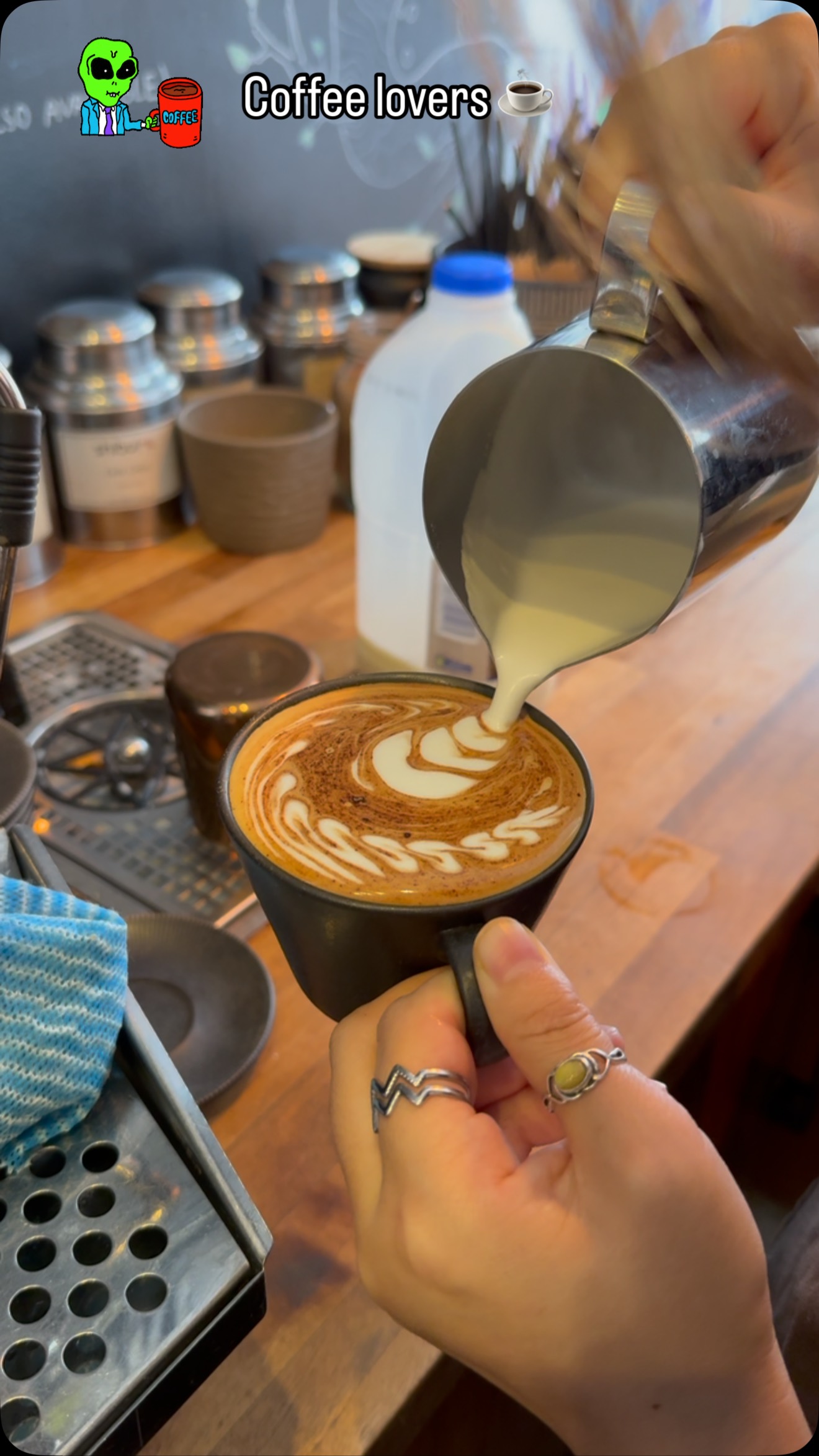 #brunch #coffeeart #coffeelovers☕️ #local #edinbrugh #scotland #coffeeshopvibes #baristaskills #allday #homemadefood #fresh #keesvanderwesten #artisanroast #coffeeroast @papii_cafe_edinburgh