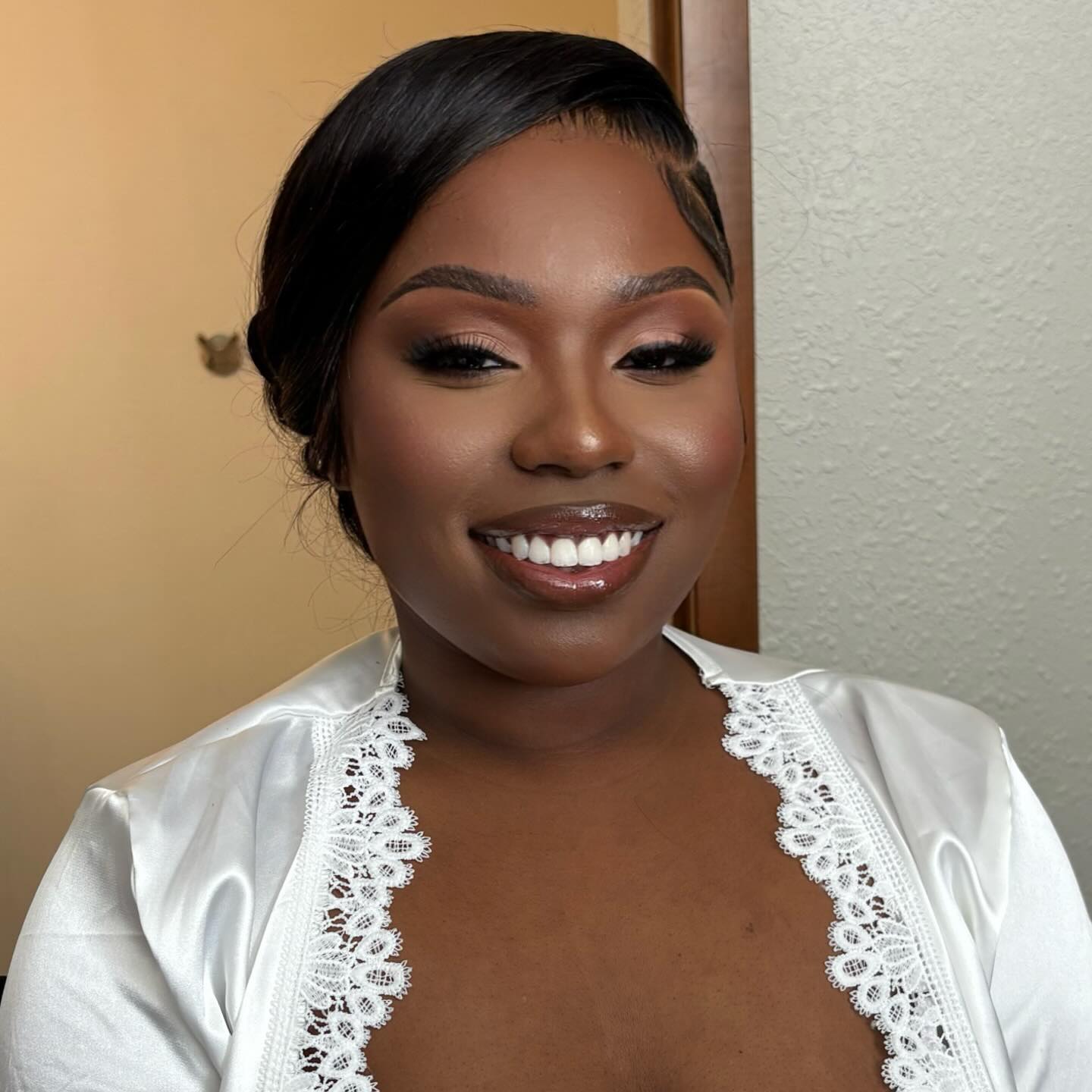 The way melanin GLOWS in bridal glam is stunning! 🤎
#tampamua #tampabride #tampabridetobe #floridabride #stpetemakeupartist #stpetersburg #tampaweddingpros