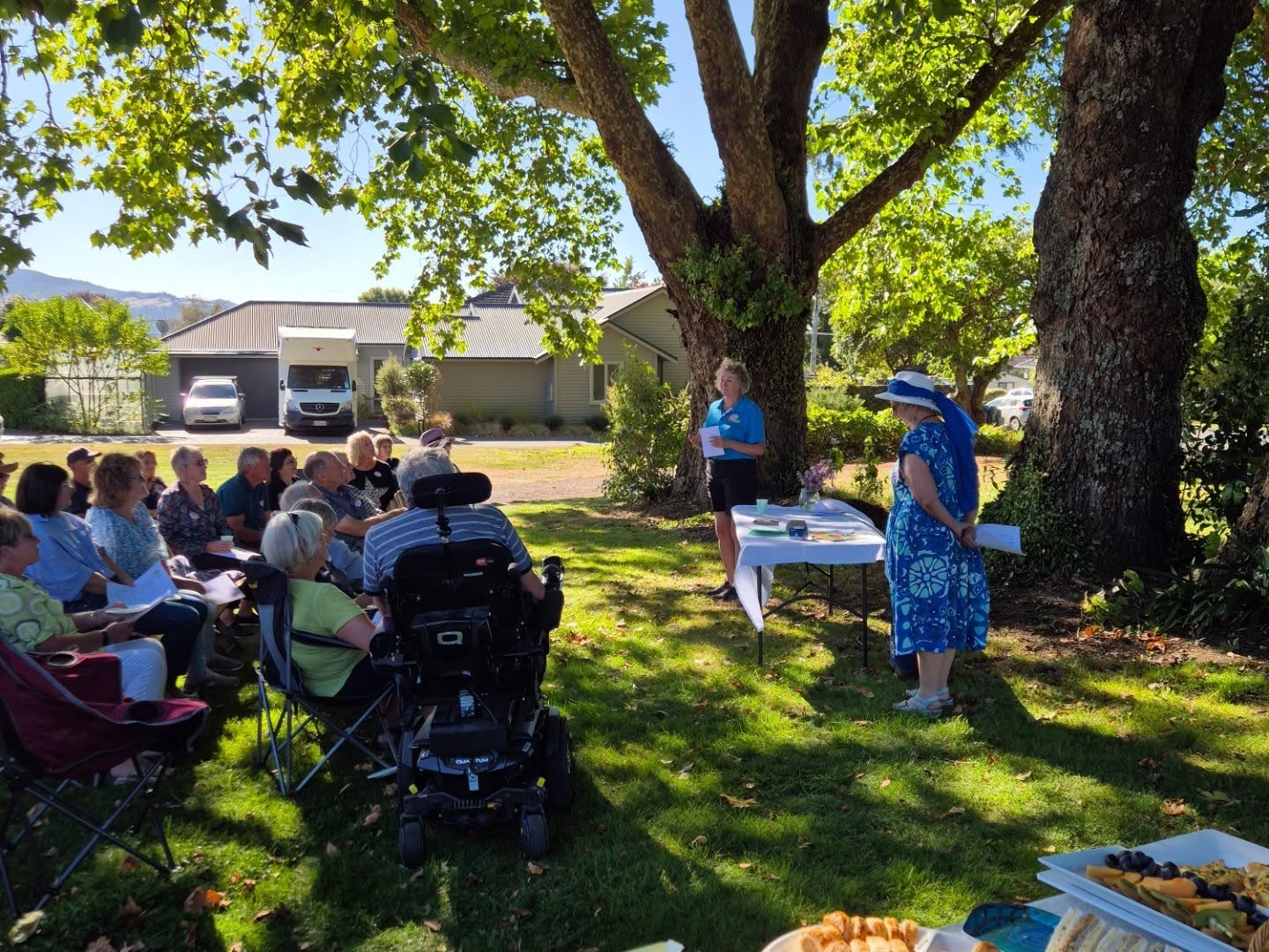 We had a fabulous afternoon on Tuesday with some of this year's festival exhibiting gardeners, and the wonderful Sandy from Palmers it was great for the committee to be able to share some of the process in leading up to the festival and also to have so many enthusiastic gardeners sharing their experiences ๐ท๐ฑ We have over 40 gardens in the festival this year with lots of new ones, Tickets go on sale later in the year.