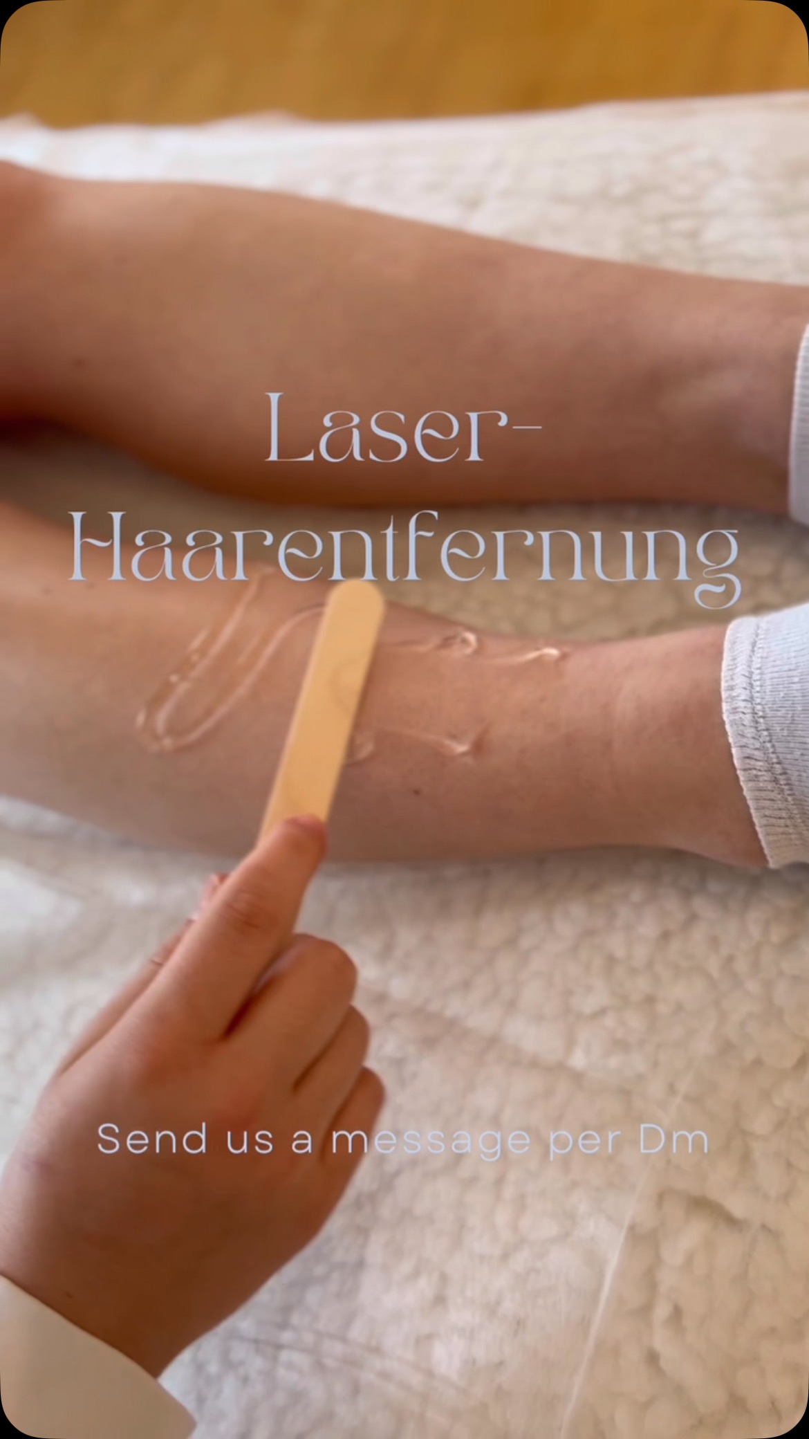 „Unabhängig, glatt und sorgenfrei – Sag ‚Tschüss‘ zu lästigen Härchen mit unserer effektiven Laser-Haarentfernung! 💫 #GlattFürImmer #Haarentfernung #LaserBeauty”