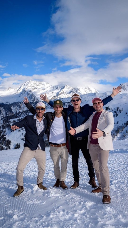 Winter 2025 @ La Cave des Creux ❄️🥂💃
#winter #lacavedescreux #courchevel #courchevel1850 #strollingband #roamingband #thestrikes #wearethestrikes #luxuryevents