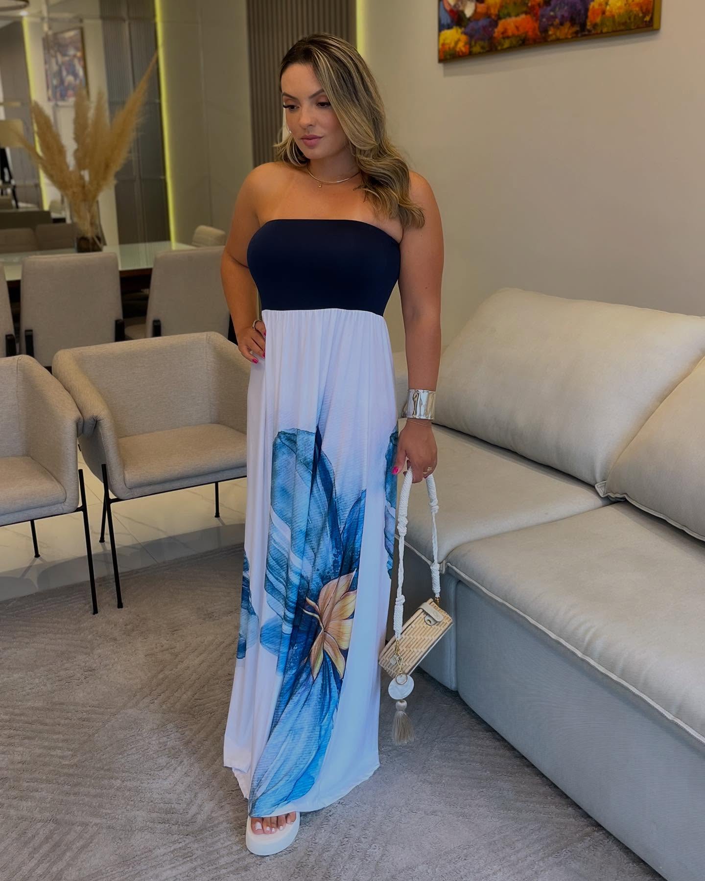 Esse vestido tem o meu 💙😮💨
Fluido, tomara que caia, não marca é um tecido em poliéster e poliamida e estica! VESTE PERFEITAMENTE BEM! ✨
Veste do 36 ao 44 -350$