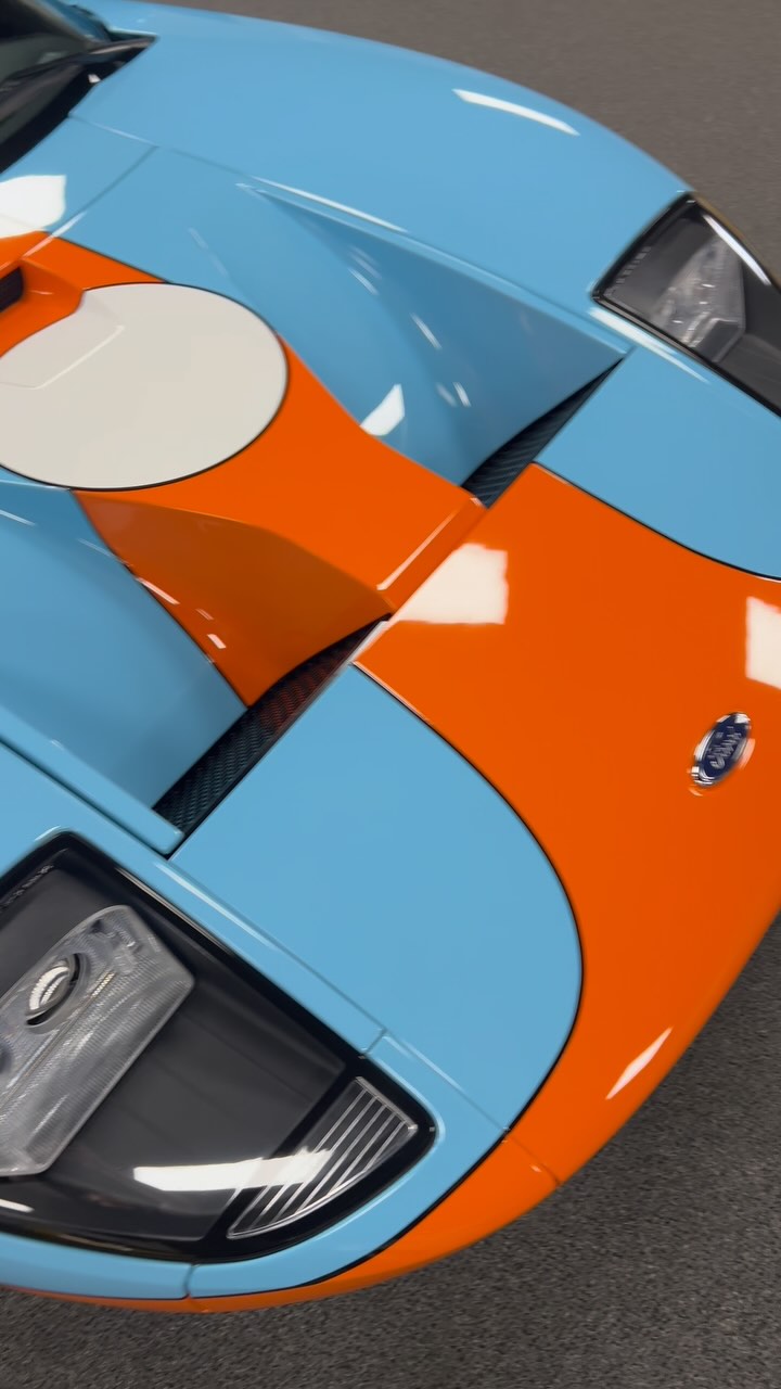 My favorite kind of Sunday 🩵🧡
Rare 1 of 20 optioned Heritage Edition Ford GT 💥 Comes with Gray Calipers, BBS wheels, base stereo and Heritage paint scheme. Only 4k miles.
.
.
.
.
#FordGt #SupercarSunday #BecauseRacecar #GT40 #Supercars #SupercarLifestyle