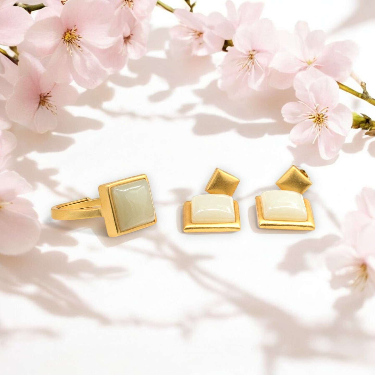 Geometrical beauty for you to stack!
#voltaferre #jewelrystack #earrings #rings #fashion #handmadejewelry