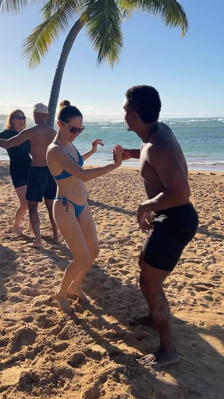 🏝️ Beach time is a fun time! What can be better than dancing bachata barefoot on the beach 🏖️
#bachata #dominicanrepublic #bachatadominicana