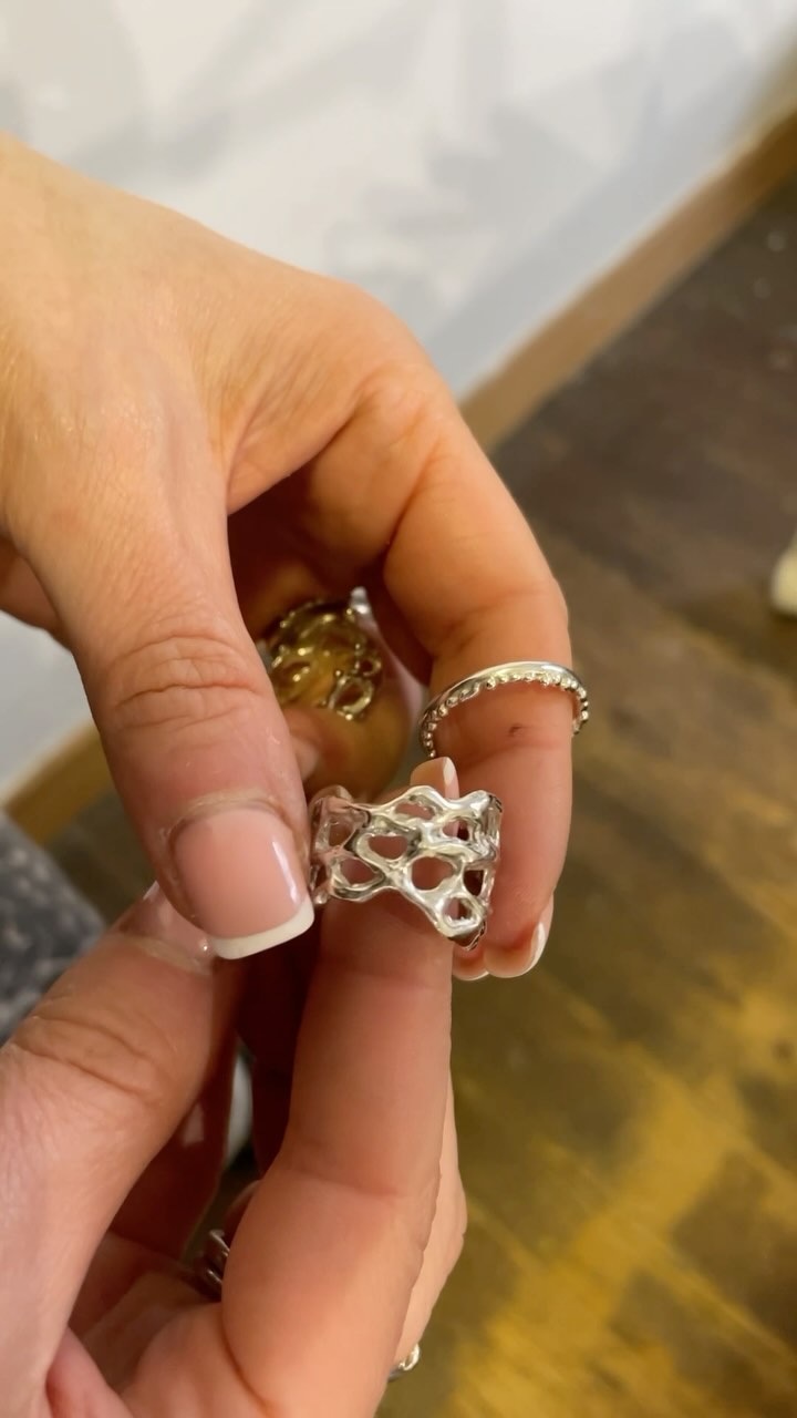 Ever wondered what that annoying noise is coming from my studio…?! Well, it’s a tumbler. It saves me hours of polishing and is the very last step to making my pieces super shiny!