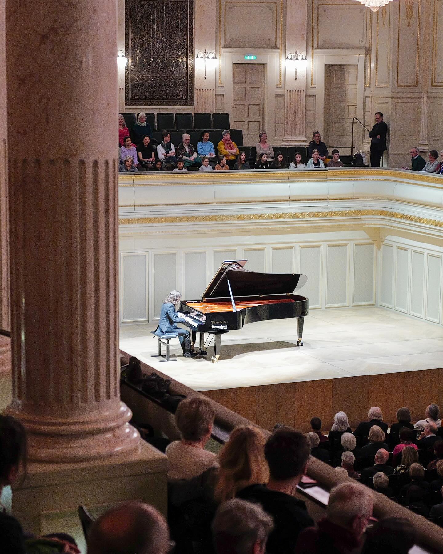 @teogheorghiumusic - der Romantiker der Neuzeit - und bekannt aus «Vitus» verzauberte das @casinobern zweifelsohne. Vielen herzlichen Dank & auf Wiedersehen!