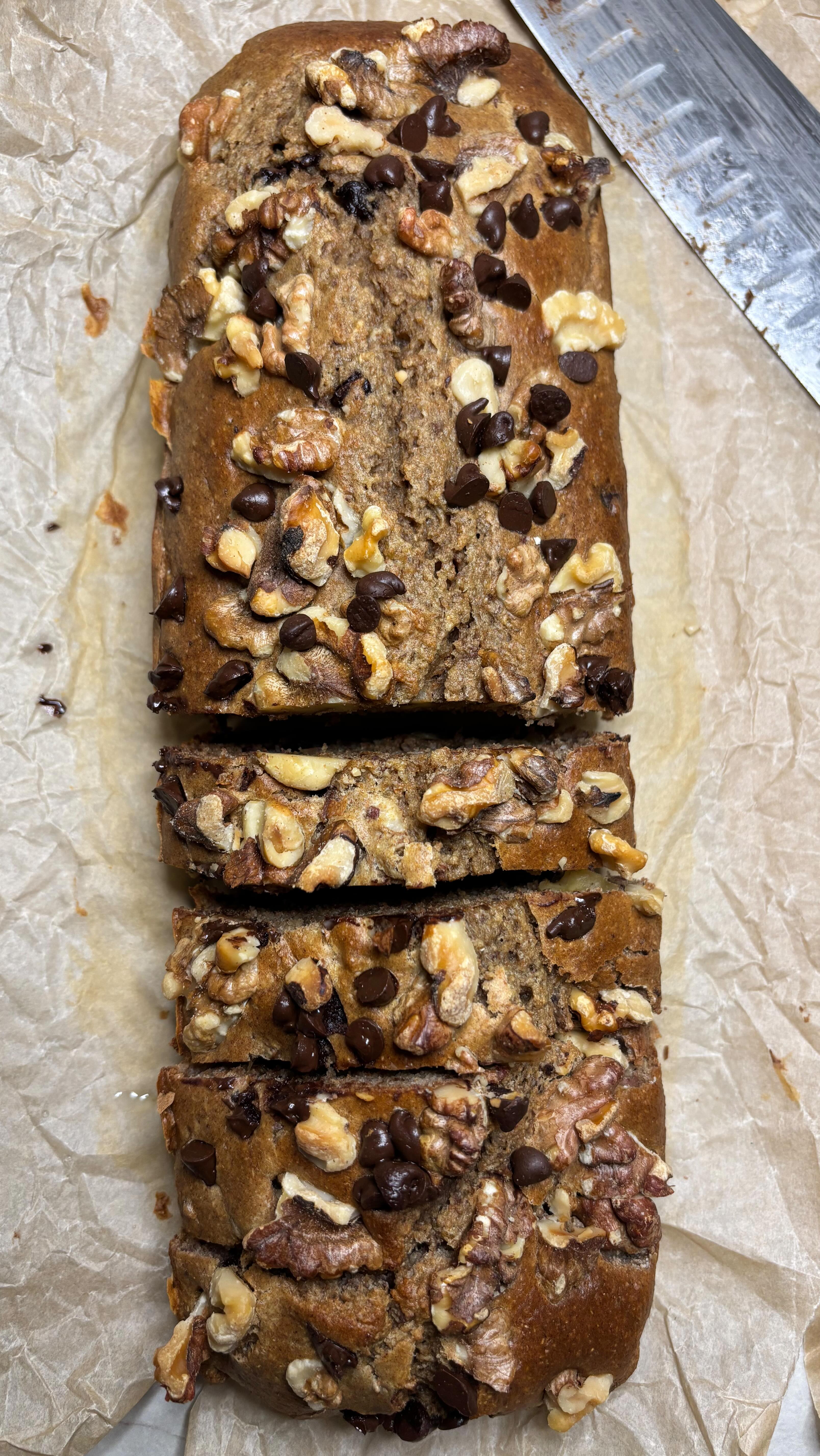 GÂTEAU GOURMAND ET MOELLEUX
✅sans matières grasses ajoutés
✅sans sucre ajouté
Une recette à enregistré pour vos petits déjeuners ou collations !
Les ingrédients
- 20 dattes sans noyau
- 1 tasse de lait vache ou végétal sans sucre
- 120g de farine semi complète
- 10g de levure ou poudre à lever
- 1 cac de bicarbonate
- 2 œufs
- 1 poignée de Noix
- 1 poignée de petites de chocolat
➡️mixer les dattes et le lait ensemble
➡️ ajouter à la préparer les œufs, farine, levure, quelques noix et quelques pépites de chocolat
➡️ verser dans un moule chemisée et ajouter des noix et pépites sur le dessus
➡️ enfournez 25 à 30 min à 180°C
Laissez refroidir avant de servir ! 💫
Une recette vraiment gourmande !! 🤤
#diet#healthydiet#food#healthyeating#eathealthy#healthyfood#ideerepas#ideerecettehealthy#cook#cuisinemaison#gateau#gateaugourmand#sanssucreajoute#sansmatièregrasse#healthylifestyle