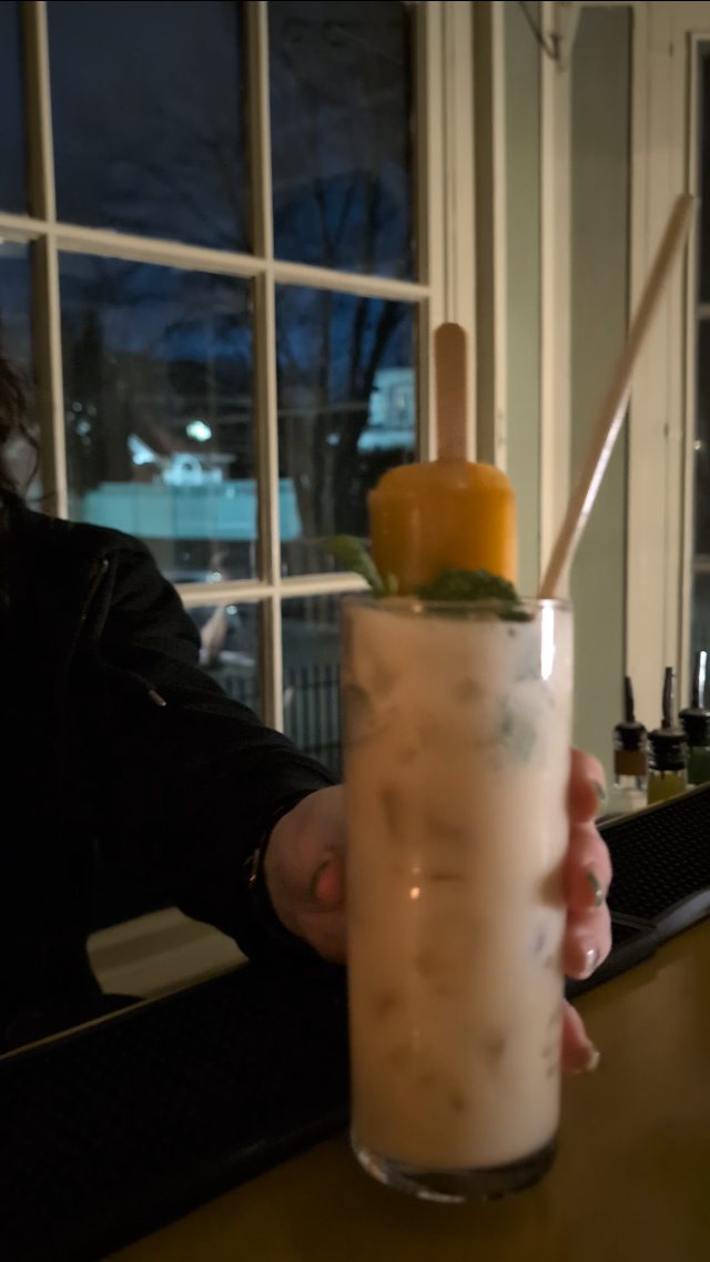 Last night we kicked off the event season in style!💃🏼
Huge thanks to Kristen, owner of @thewanderingpour - for curating 'Taste Before the Toast' - bringing together a group of women in the event industry to celebrate the season ahead. 🥂
🎉 Great times filled with delicious bites, sweet treats and artisan cocktails, including a special tropical 'pop-tail' expertly crafted and exclusive to The Wandering Pour - more details to come!
If you're looking for talented vendors for your next event, these women-owned businesses are ones to check out!
Here's to new connections and an inspiring season ahead! 🫶🏼
Airbnb: @whalehousenewbedford
Photographer: @meg.sebastiao.photography
Flowers: @cvflowerswedding
Charcuterie: @charcuteriekreations
Desserts: @bella_confections
Mobile Bar: @thewanderingpour
Signage: @stylesbyshannen
Live Painter: @coleypaintsweddings
Glassware: @chasecanopy
Alcohol Sponsor: @gomessellinghomes