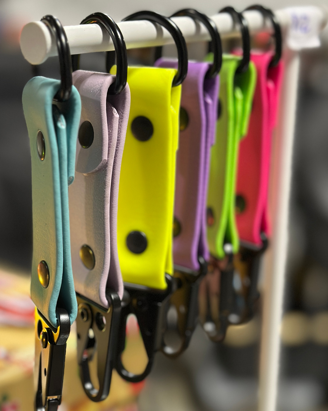 Elevate your accessory game with our stylish Rifle Clip Key Fob! Perfect for all pet enthusiasts. 🎉 Available in various colors to match your vibe. Link in Bio! #PetFashion #KeyFob #Charlie&Mabel