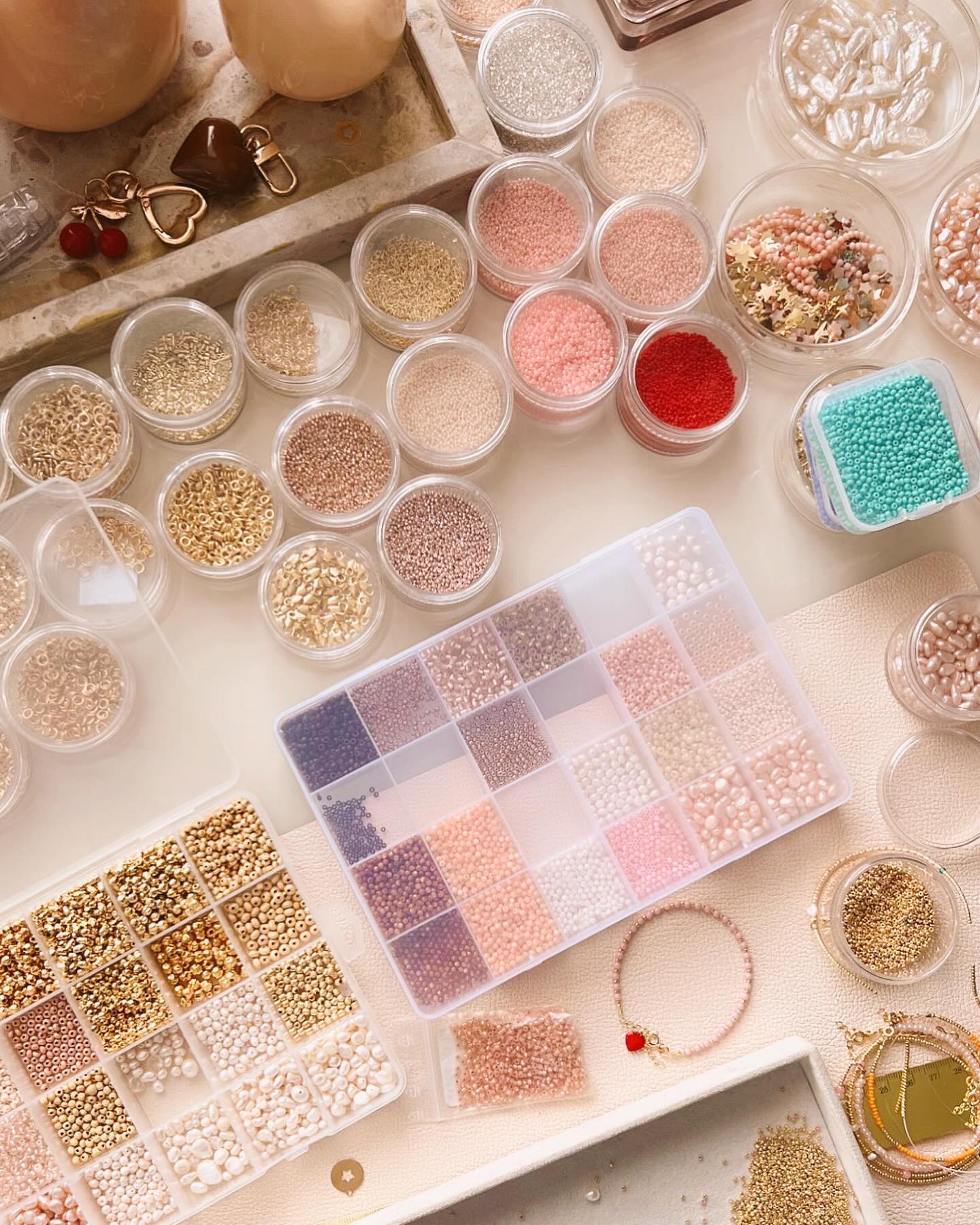 My workspace is filled with beads, creativity and inspiration, where new designs come to life! I’m so excited for the new season—fresh designs, vibrant colors, and unique jewelry pieces 😍
Spring-Summer Vibes are coming 🫶
#HandmadeJewelry #SpringVibes #BeadedJewelry #CreativeWorkspace #JewelryMaker