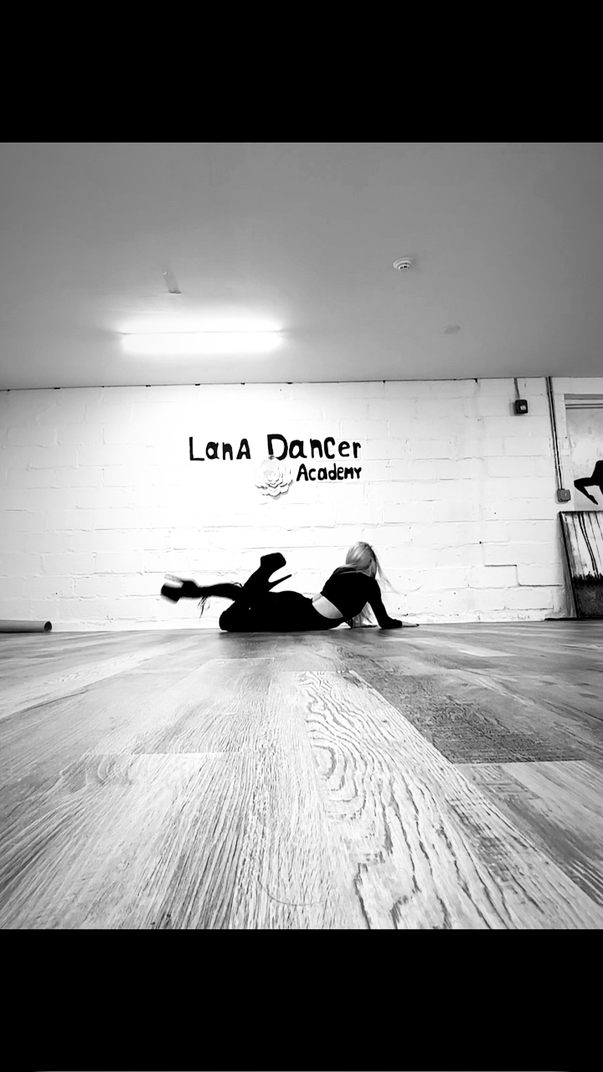 #floorwork #bogotanj #poledanceparty #poledancestudio lanadancer.com