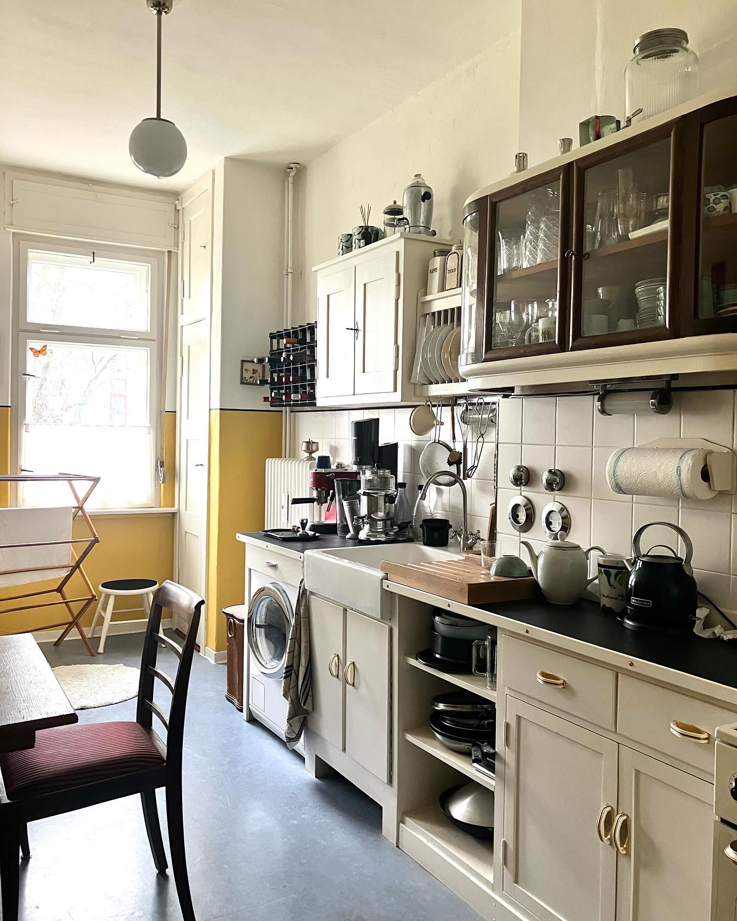The kitchen of my flat: the progress of renovations (2021- now) part 3
Modernist apartment complex built by Bruno Taut and Franz Hoffmann (1927-1930)
#1920s #1930s #kitchen #vintageberlin #flat #retro #vintageflat #artdeco #frankfurterküche #bauhaus #apartment#neuesbauen #modernism #brunotaut #oldtimes #olddays #weimarberlin #maltetoenissen #streamline #furniture #design #vintage #vintagedesign #weimarrepublic #expressionismus #moderne #historicflat