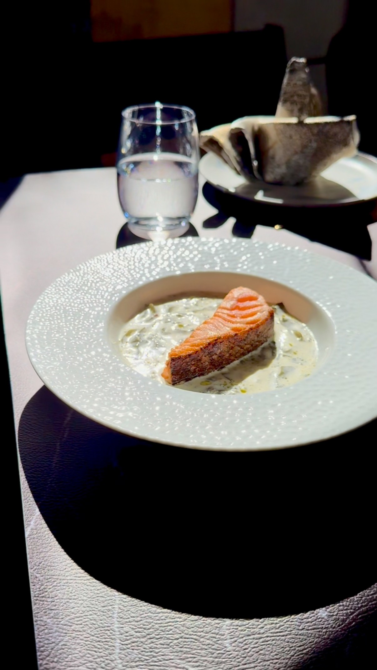 Saumon, épinard, et une sauce crémeuse au tarragon, agrume et algue 😋😋
#aix #aixenprovence #aixmaville #aixmarseille #instafood #instadaily #aixencommerce #aixoise #restaurantchinois #vin