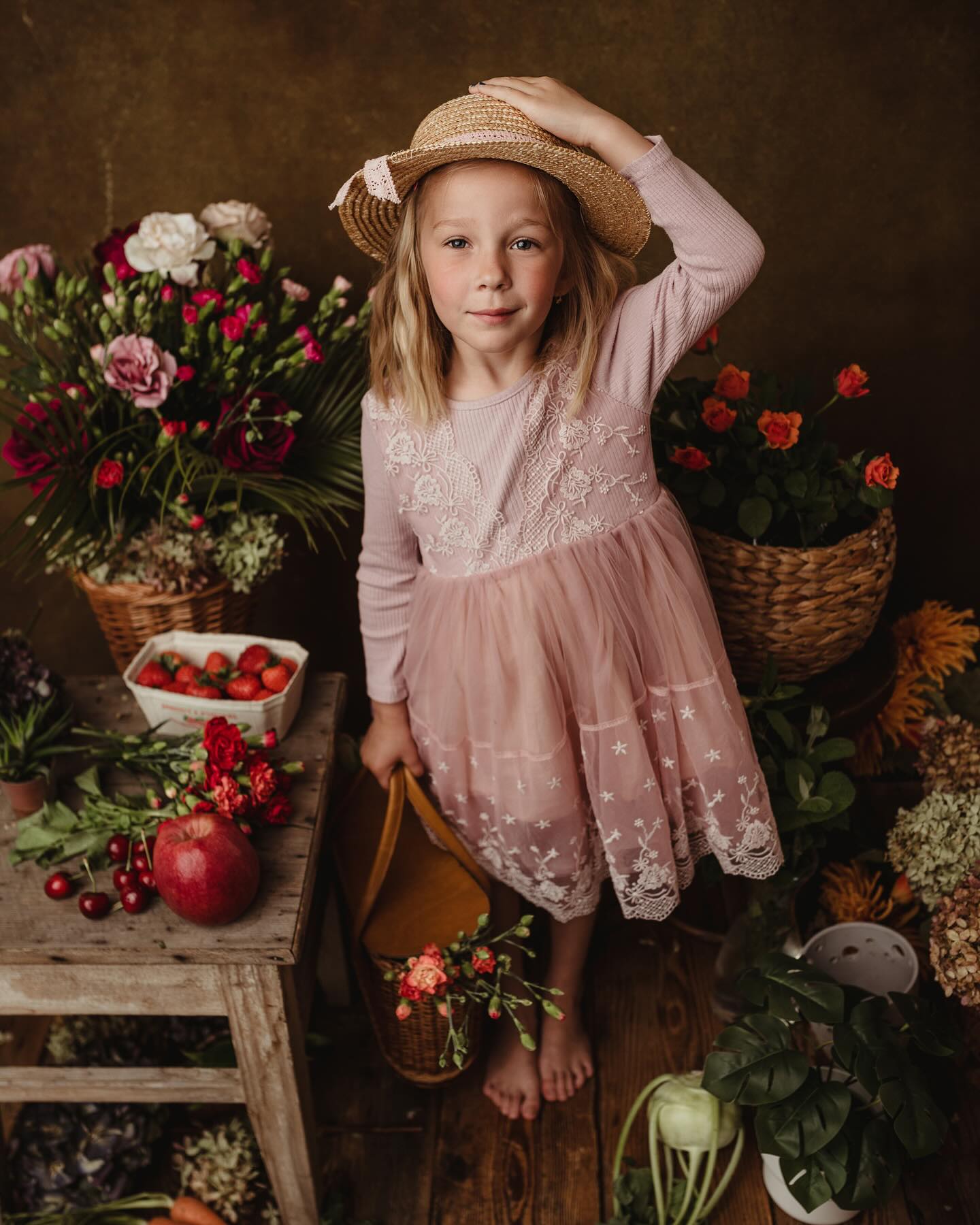 📸 Jarní kouzlo ve školkách! 🌿🌸
Chcete pro děti ve vaší školce nezapomenutelný zážitek plný barev, vůní a jarního veselí? Nabízím tematické zahradnické a květinové focení, kde děti nejen zapózují mezi květinami a úrodou, ale zároveň se ponoří do světa přírody. 🍓🌼
✨ Co focení přináší?
🌿 Přirozené, autentické momenty – děti obklopené květinami, ovocem, zeleninou a vůní jara
📸 Kvalitní a jedinečné portréty, které budou krásnou vzpomínkou
👩🌾 Možnost interakce – děti mohou držet květiny, košíky s úrodou nebo hravě prozkoumávat zahradní zákoutí
🎁 Možnost vytvoření speciálních fotobalíčků pro rodiče
Tato tematická focení jsou jedinečným způsobem, jak zachytit dětskou radost, zvědavost a spojení s přírodou. 🌱✨
📩 Máte školku nebo skupinu dětí, která by si toto focení užila? Rezervace jarních a letních termínů právě otevřeny! Napište mi do zpráv. 📆
📷 @Renticefoto – kde fotky zachycují příběhy.
#ŠkolkovéFocení #ZahradnickéFocení #JarníRadost #DětiAPříroda #TematickéFocení #renticefoto