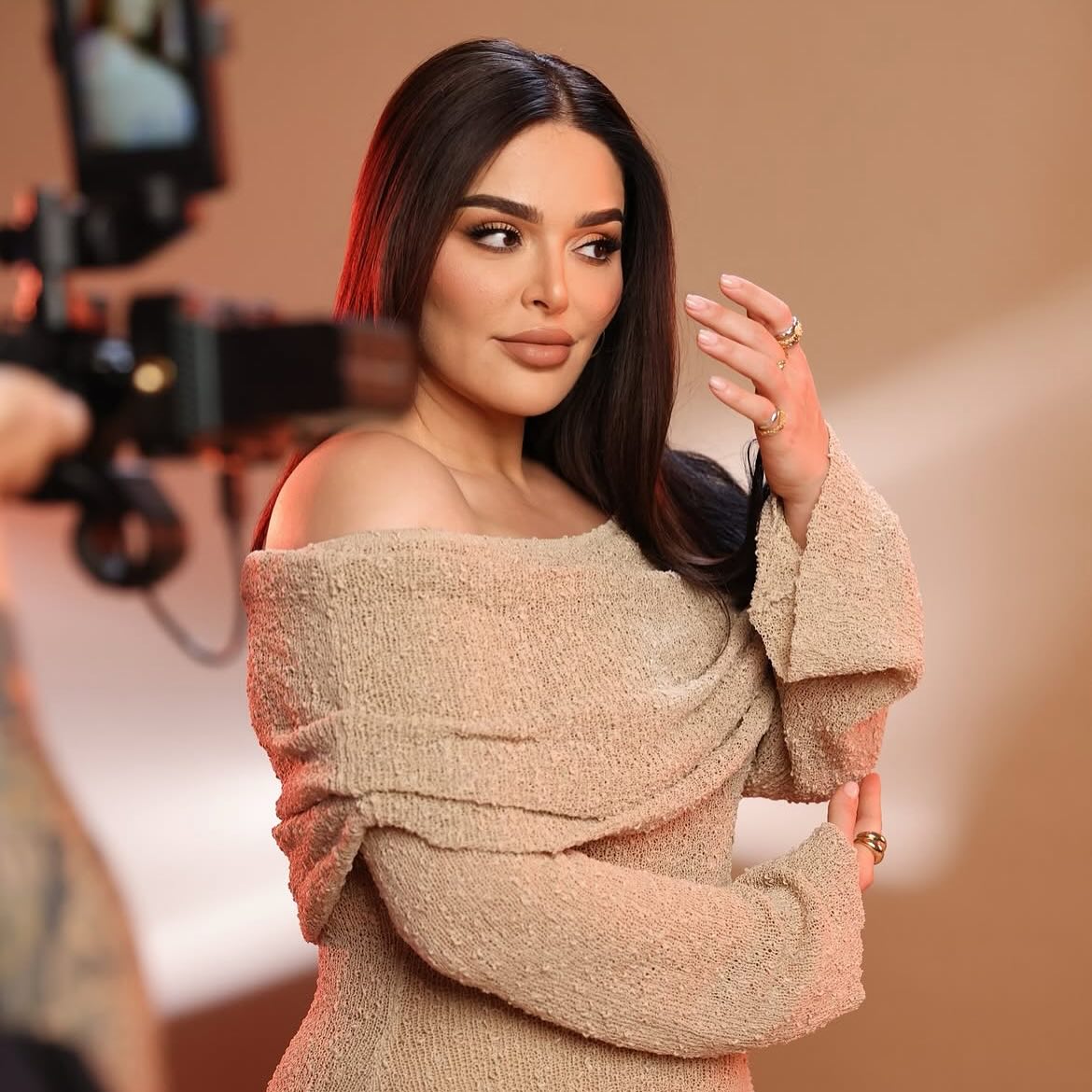 In case you missed it… swipe ➡️
If you watched #dubaibling then you’ll know @monakattan as the friendly and meticulous business woman. The owner of @kayali ✨✨
We love layering our Vanilla & Sandalwood with their Vanilla 28 EDP.
We love that Mona loves us and was kind enough to share across her socials. She really champions good brands she believes in!
@kayali have have just dropped ‘Fleur Majesty Rose Royale | 31
Layer with our ‘Light’ body balm to boost the scent. Why? The top notes include just a hint of citrus and other warm floral notes. Our light body balm includes warmer and lighter oils that are not overpowering and compliment 🌸💐
.
#monakattan #kayaliperfume #dubaibling #dubaiblingnetflix #marysmith