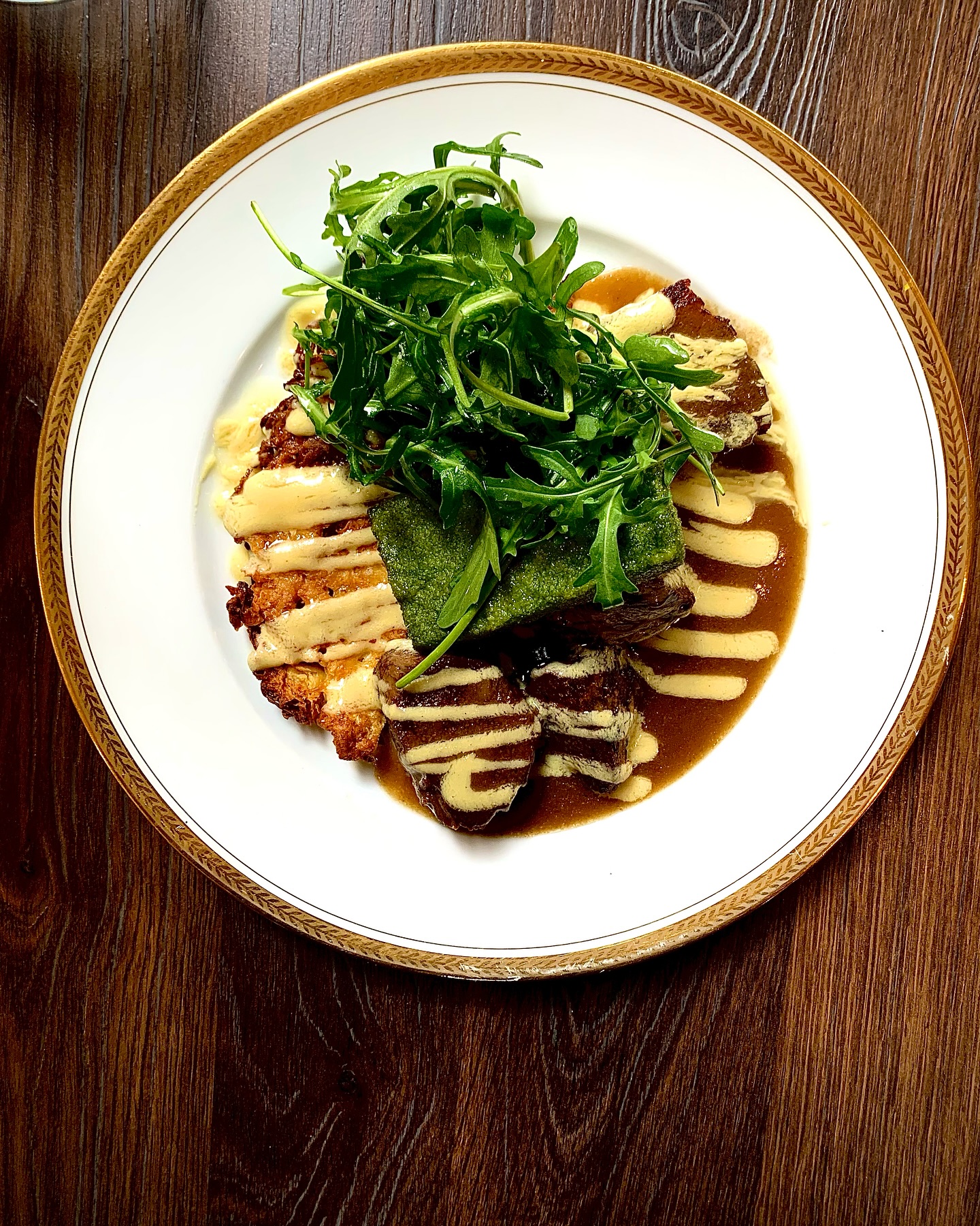 Paleron de porc confit 15h, jus à la @bieredumoulin, crique de céleri rave, polenta à la roquette et moutarde émulsionnée
#lyon #lyon3 #restaurant #bistro #food #foodphotography #faitmaison